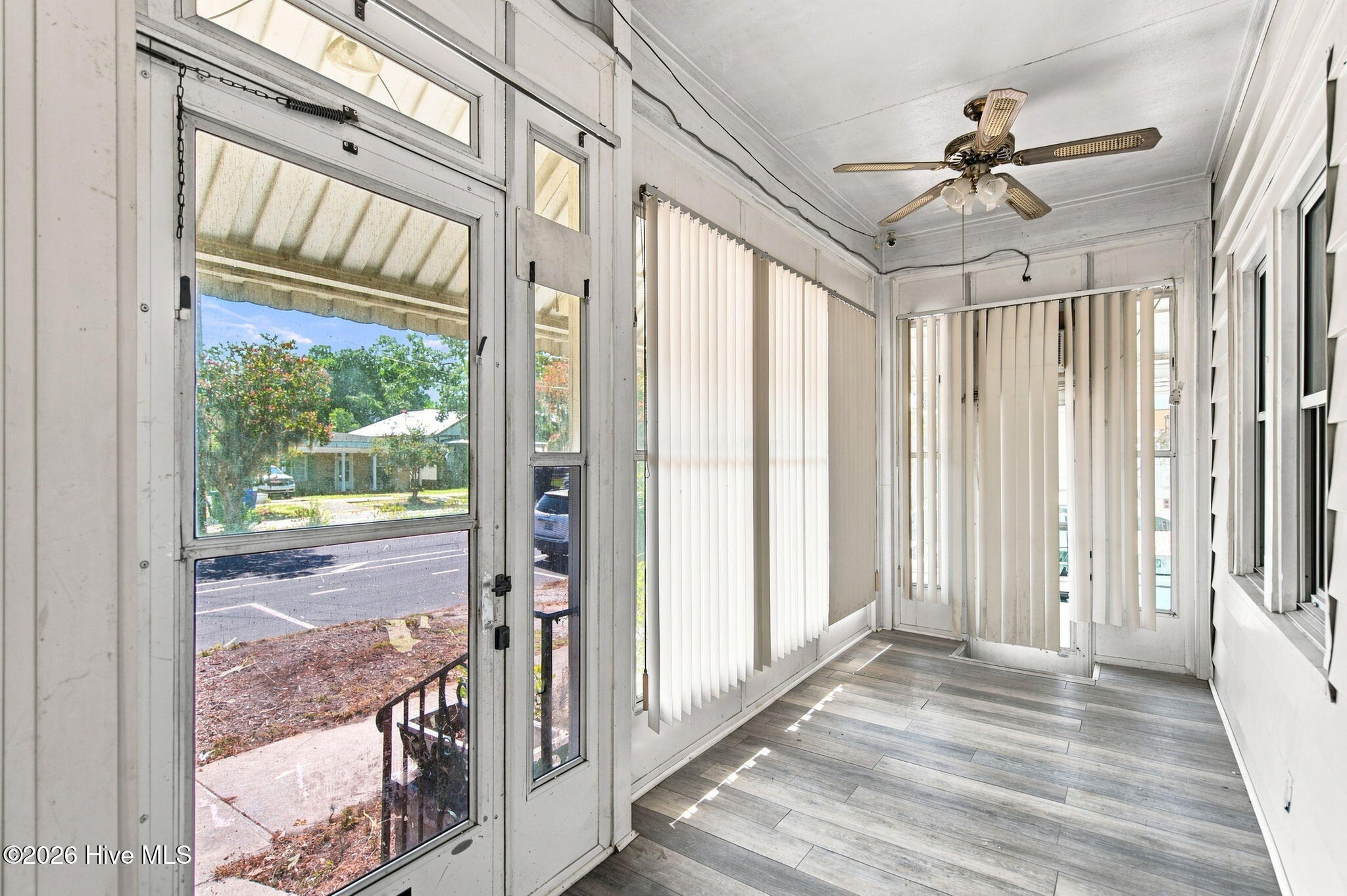 1006 S 5th Avenue Property Photo 6