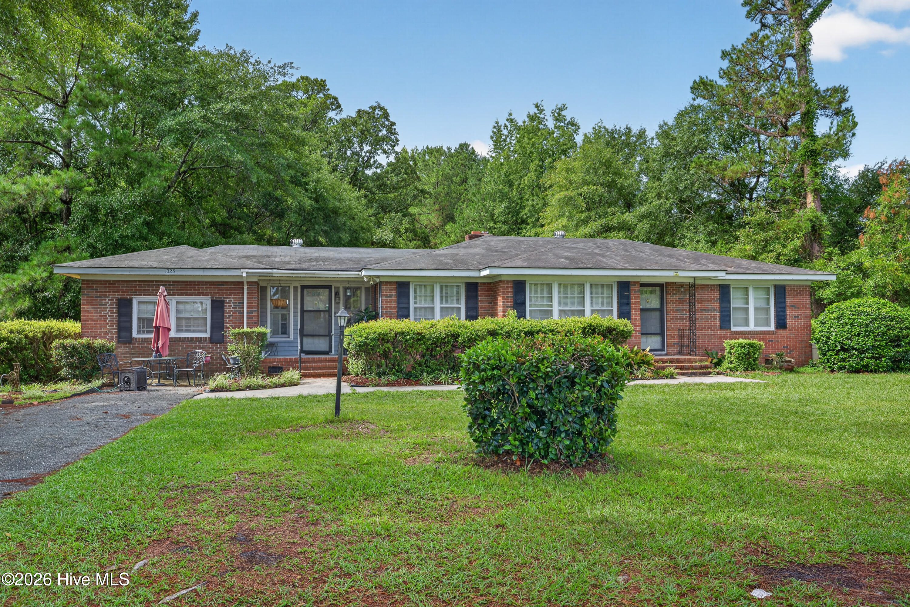 1025 Village Road Ne Property Photo 1