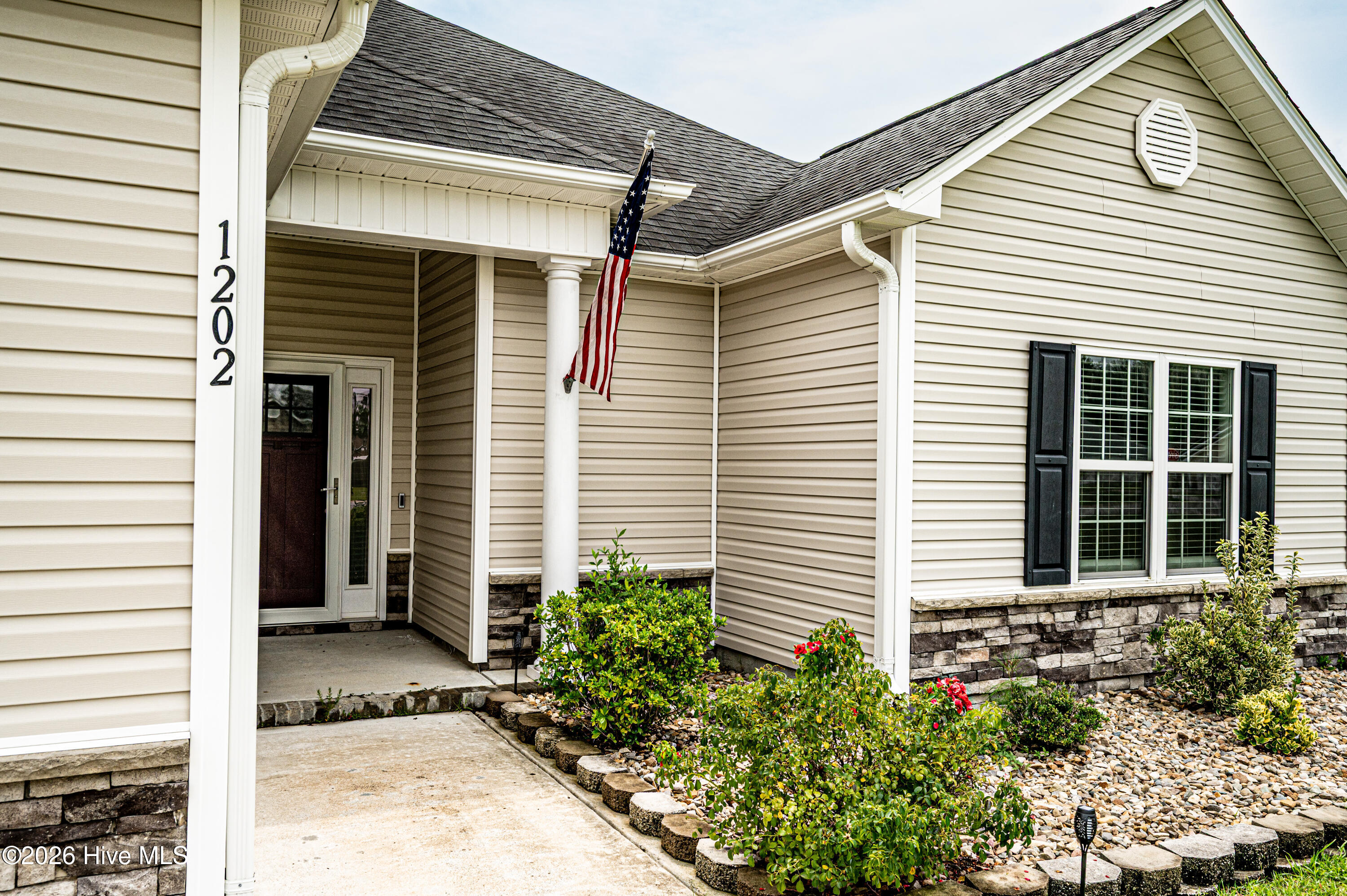 1202 Skipjack Court Property Photo 4