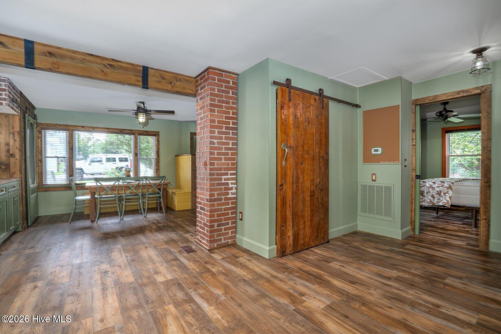 209 E Franklin Street Property Photo 10