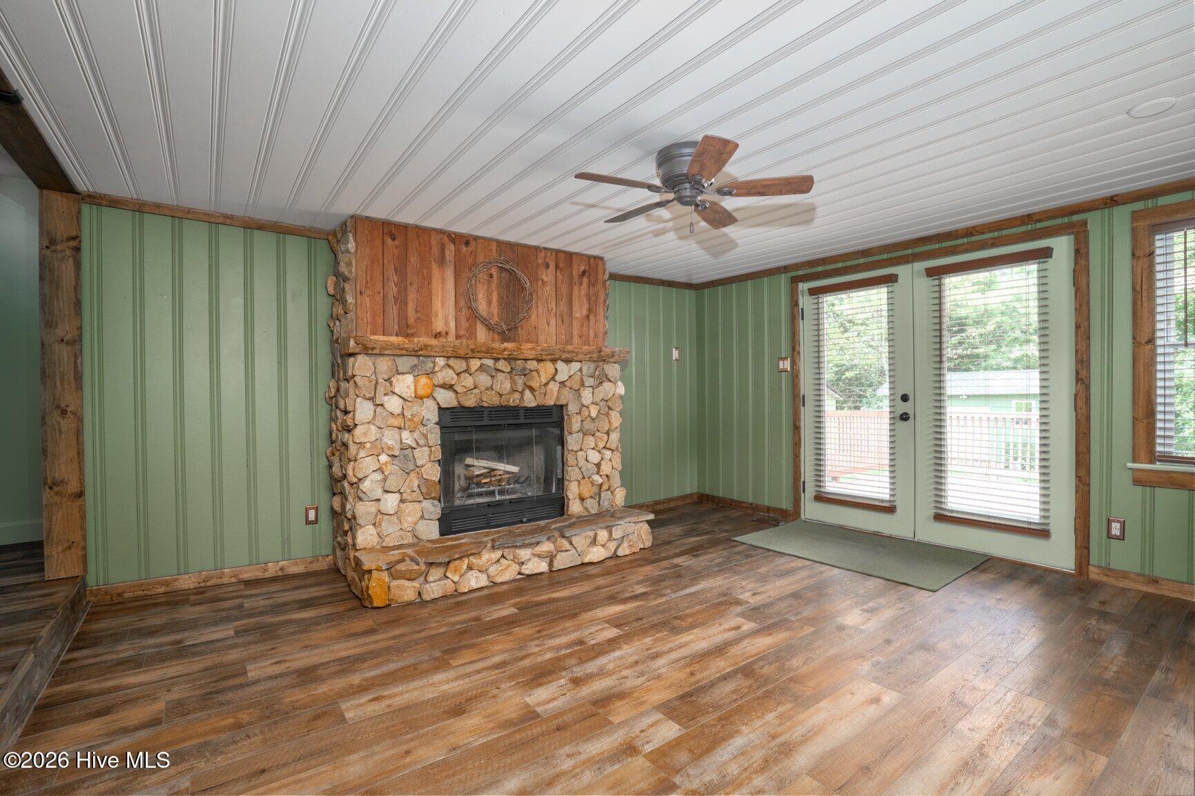 209 E Franklin Street Property Photo 14
