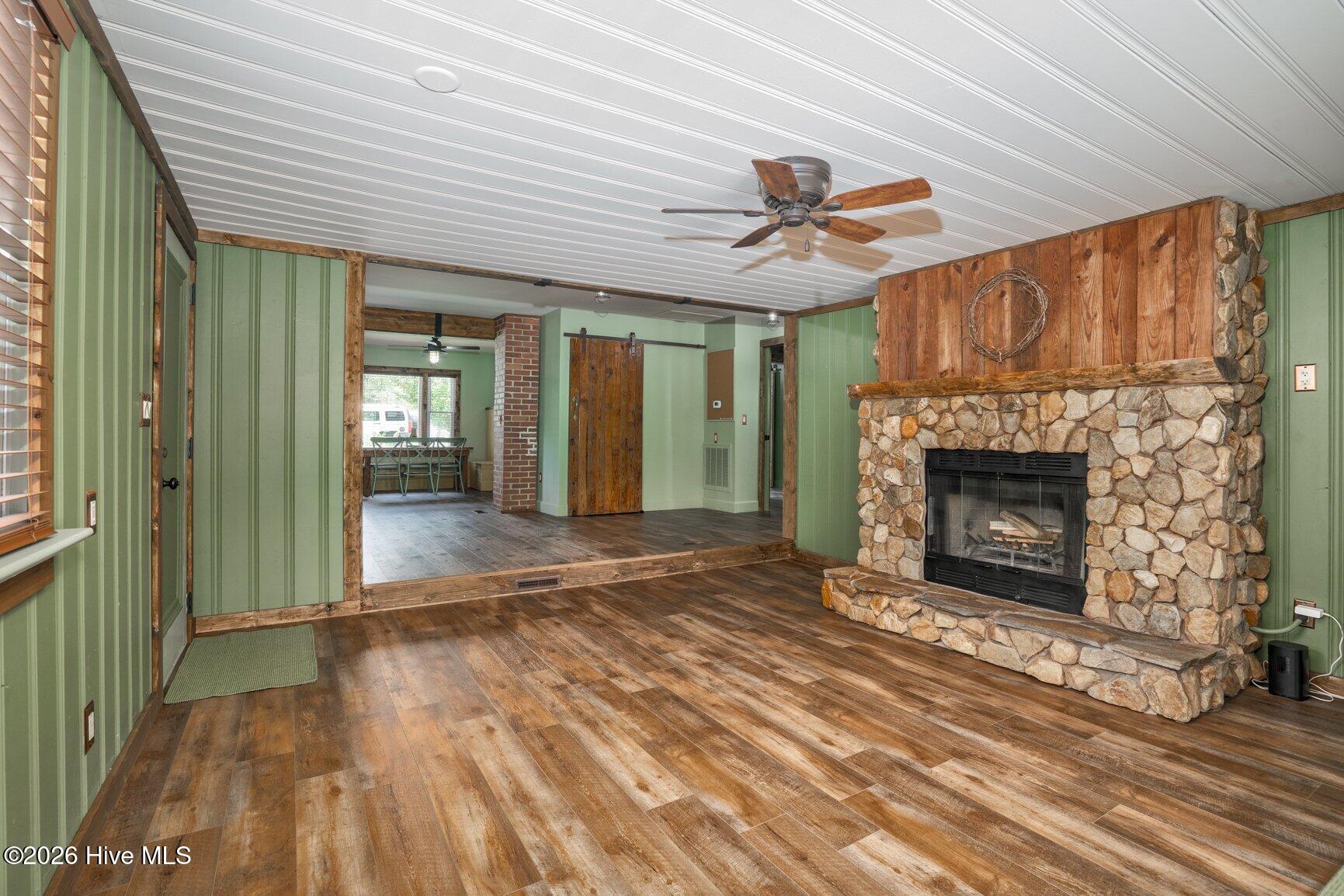 209 E Franklin Street Property Photo 15
