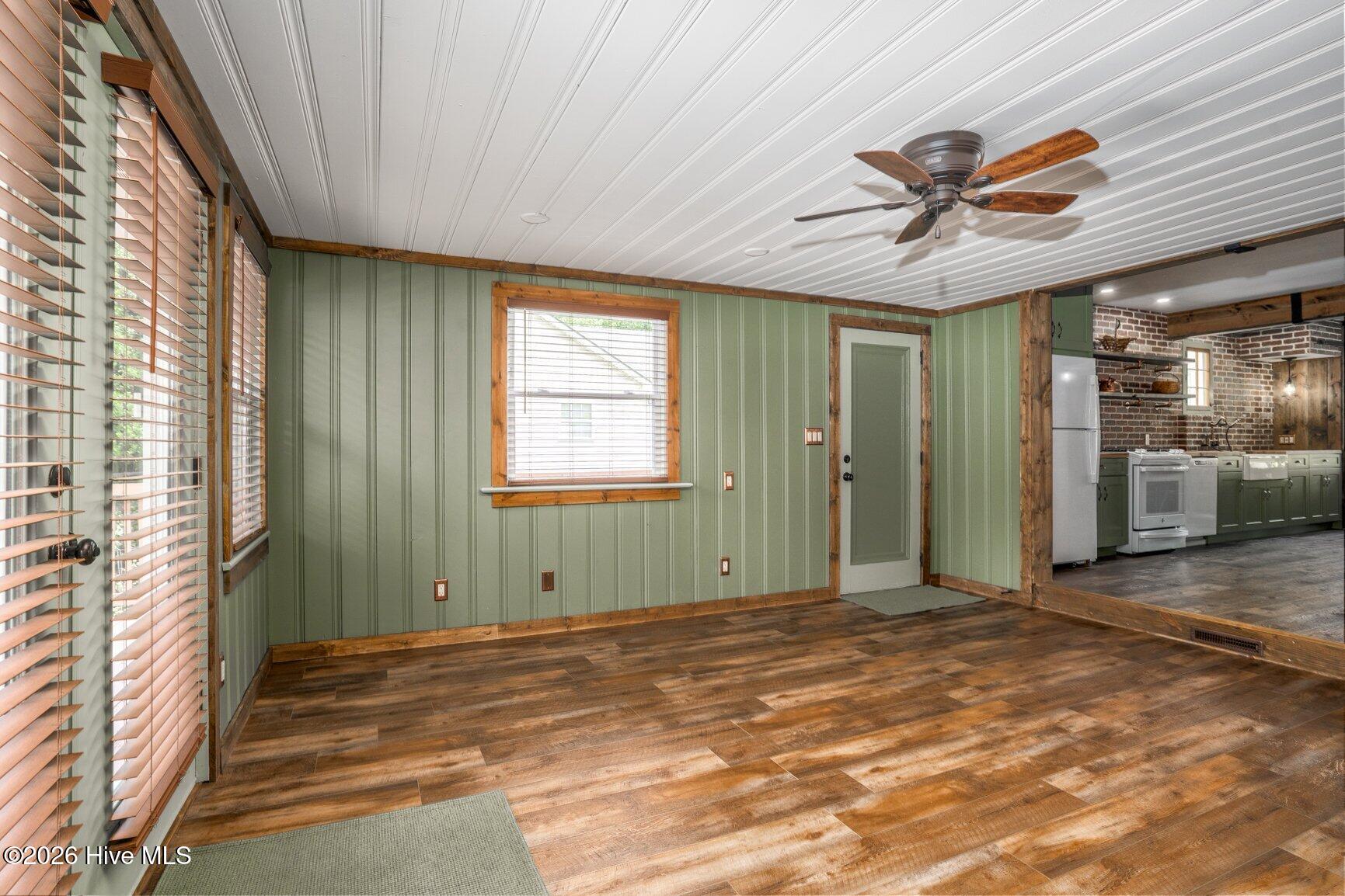 209 E Franklin Street Property Photo 16