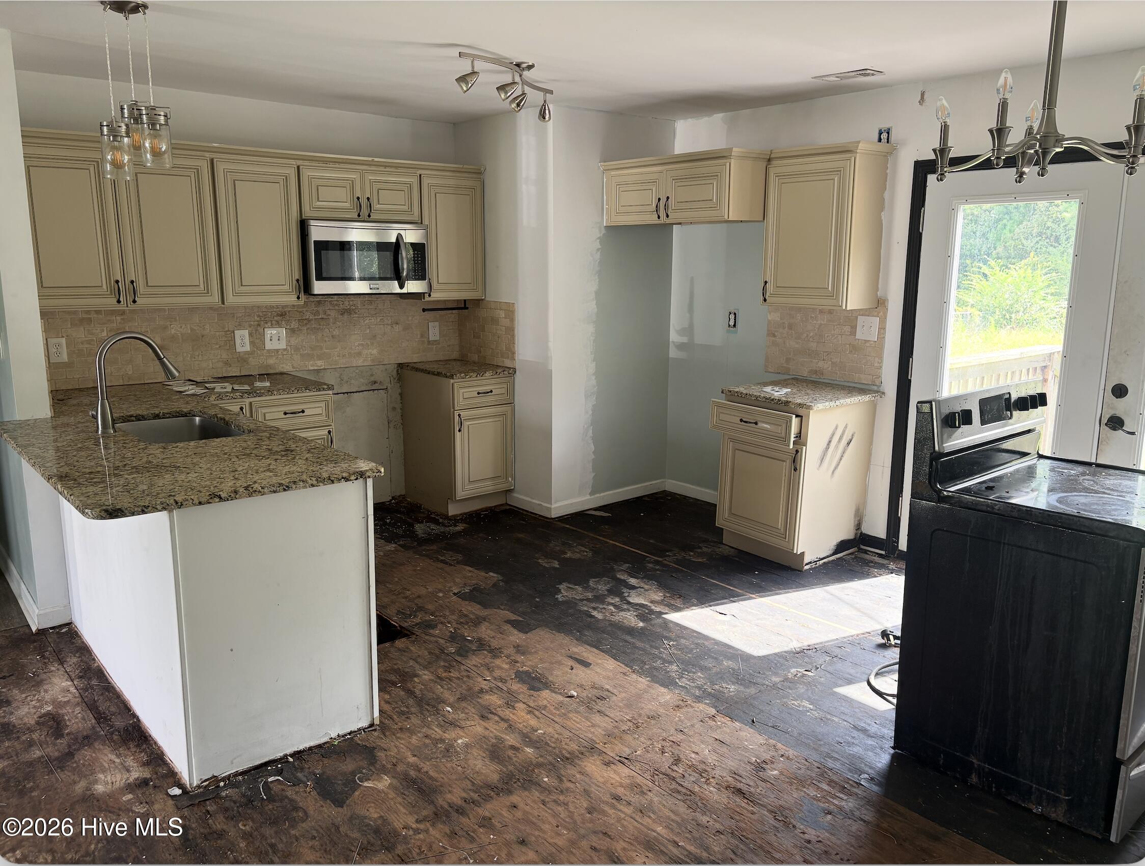 5 Crown Point Road Property Photo 2