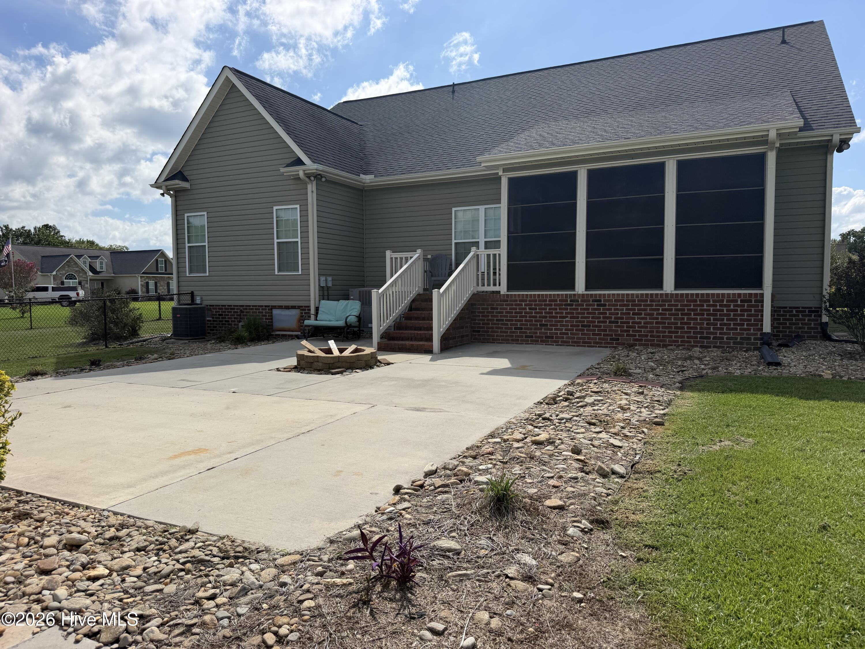 2318 Spinnaker Court Property Photo 2