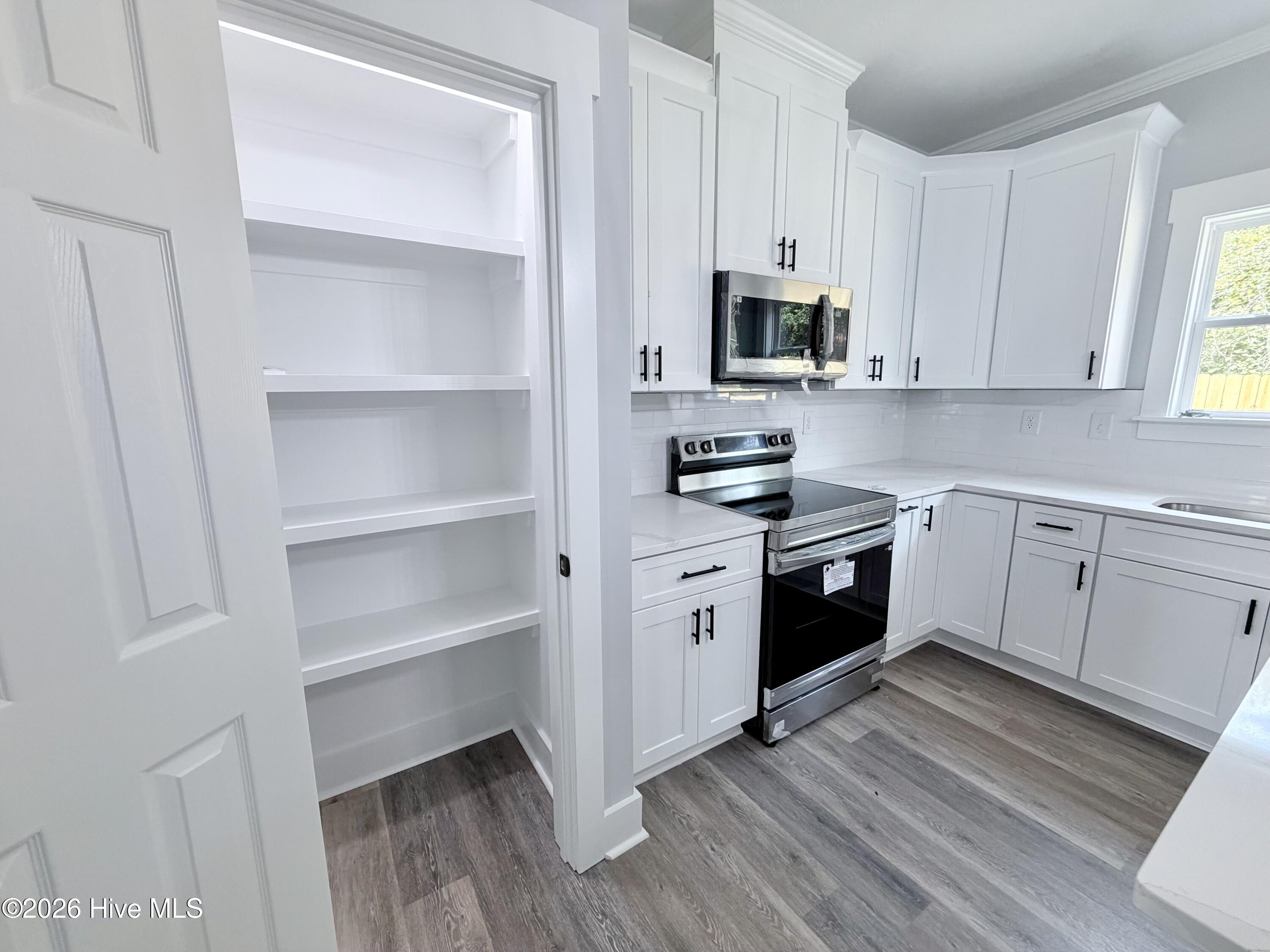 1547 S Atlantic Drive Property Photo 6