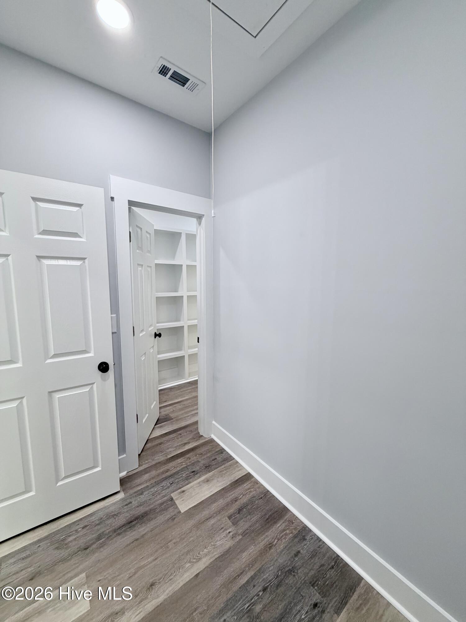 1547 S Atlantic Drive Property Photo 8