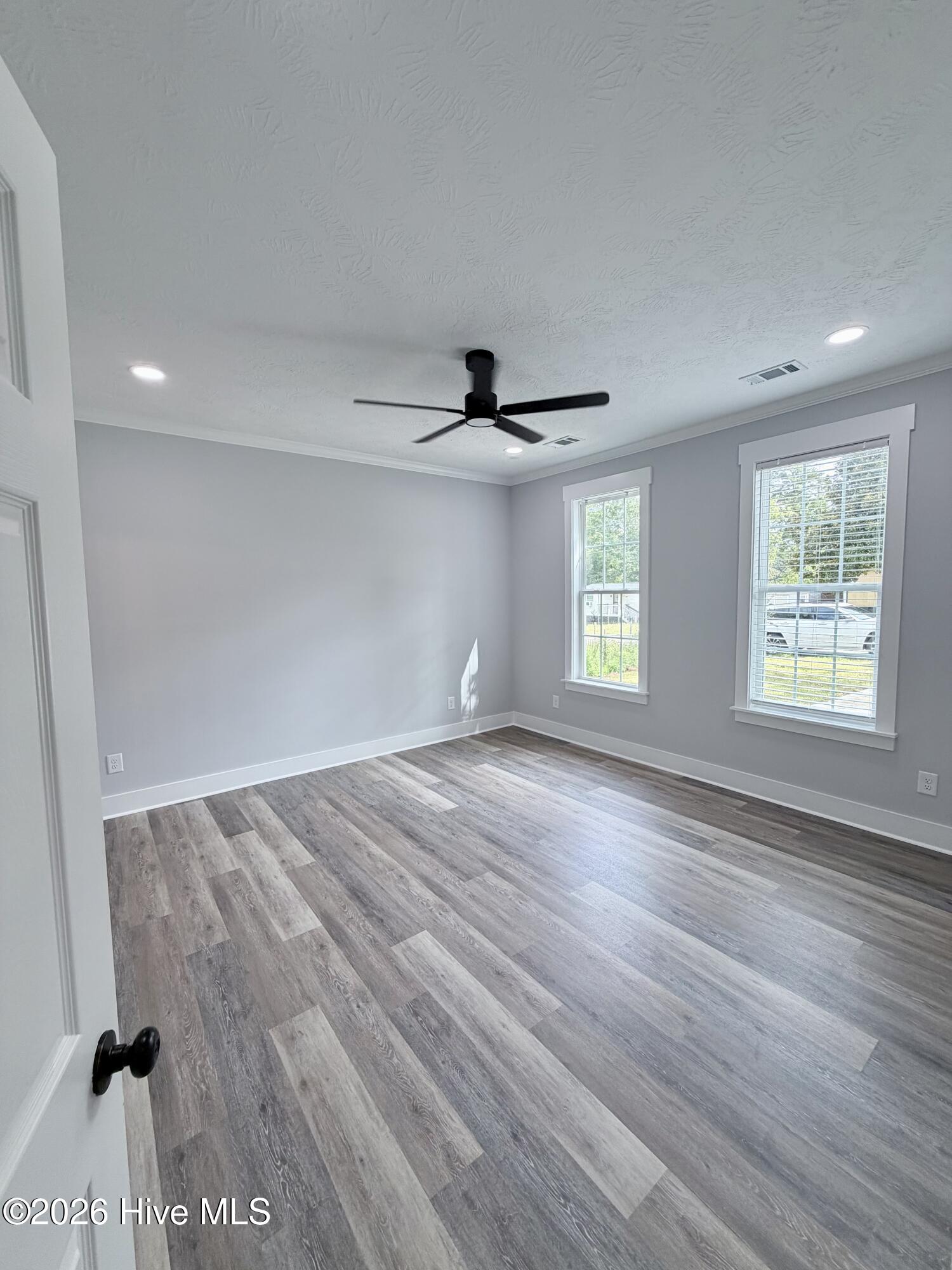 1547 S Atlantic Drive Property Photo 9