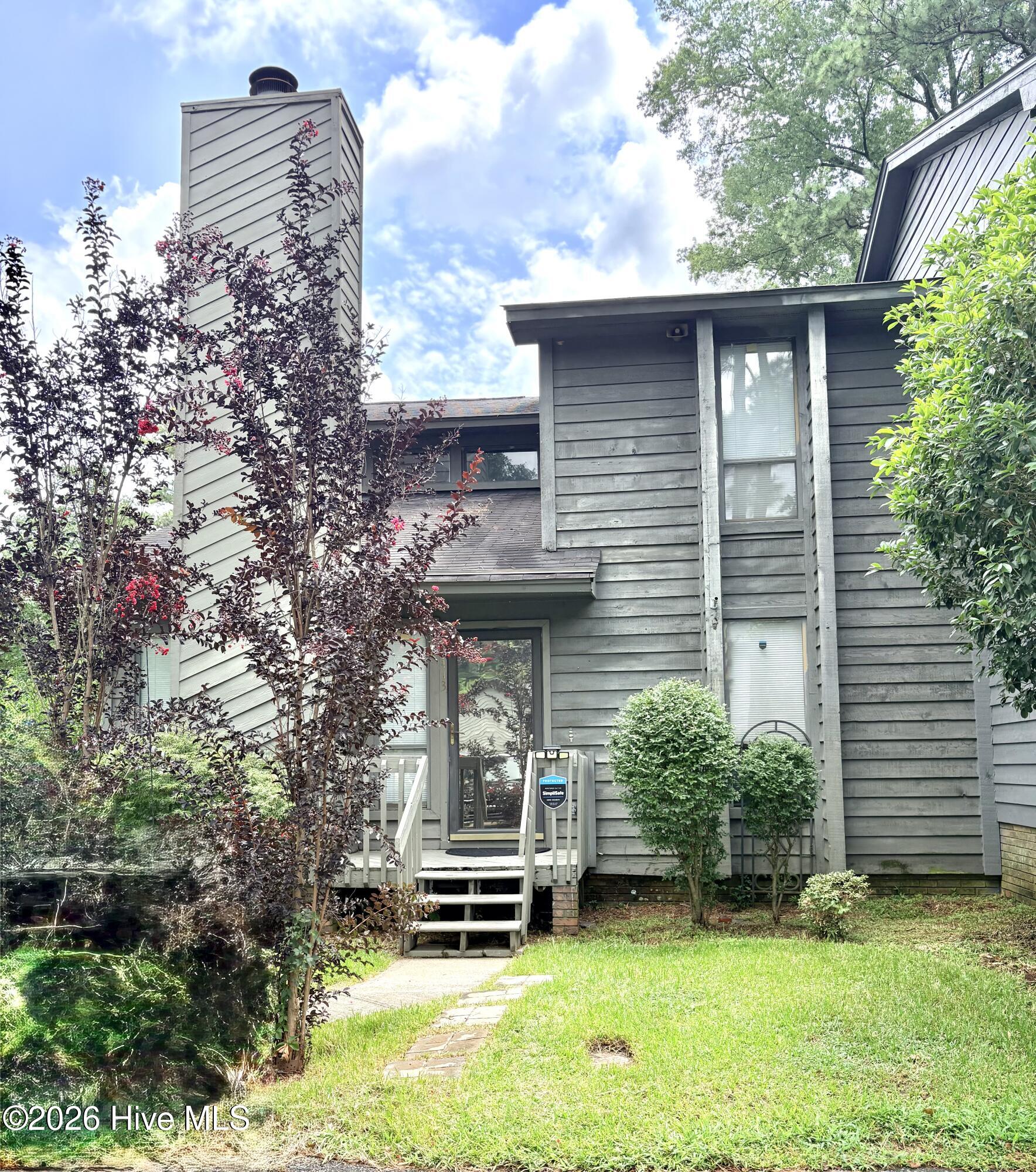 3113 Village Court N Property Photo 1