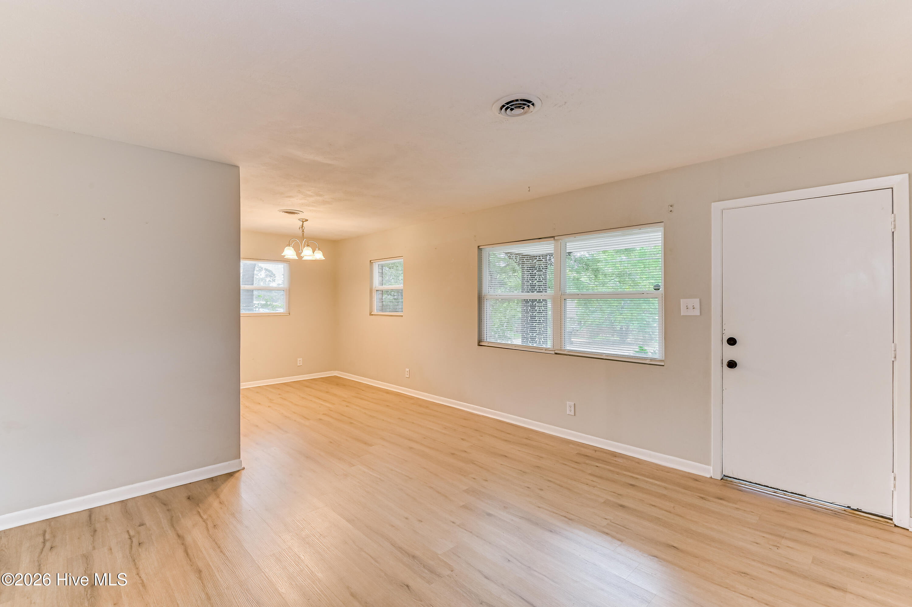 2425 Birdie Drive Property Photo 4