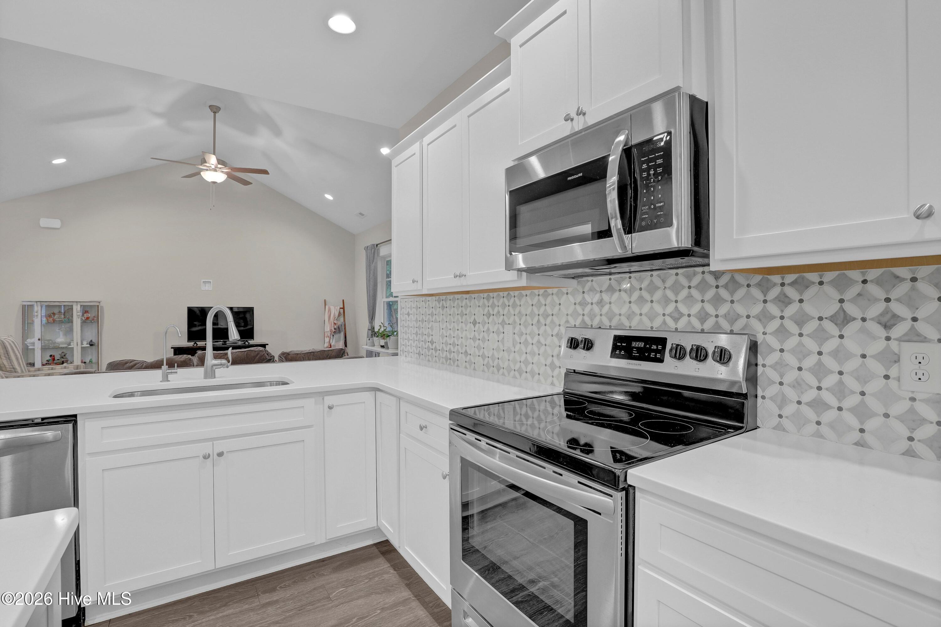 198 Darel Street Property Photo 10