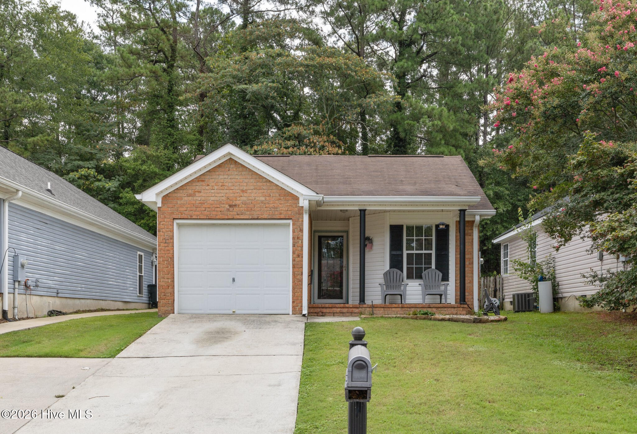 135 Hammond Place Circle Property Photo 1