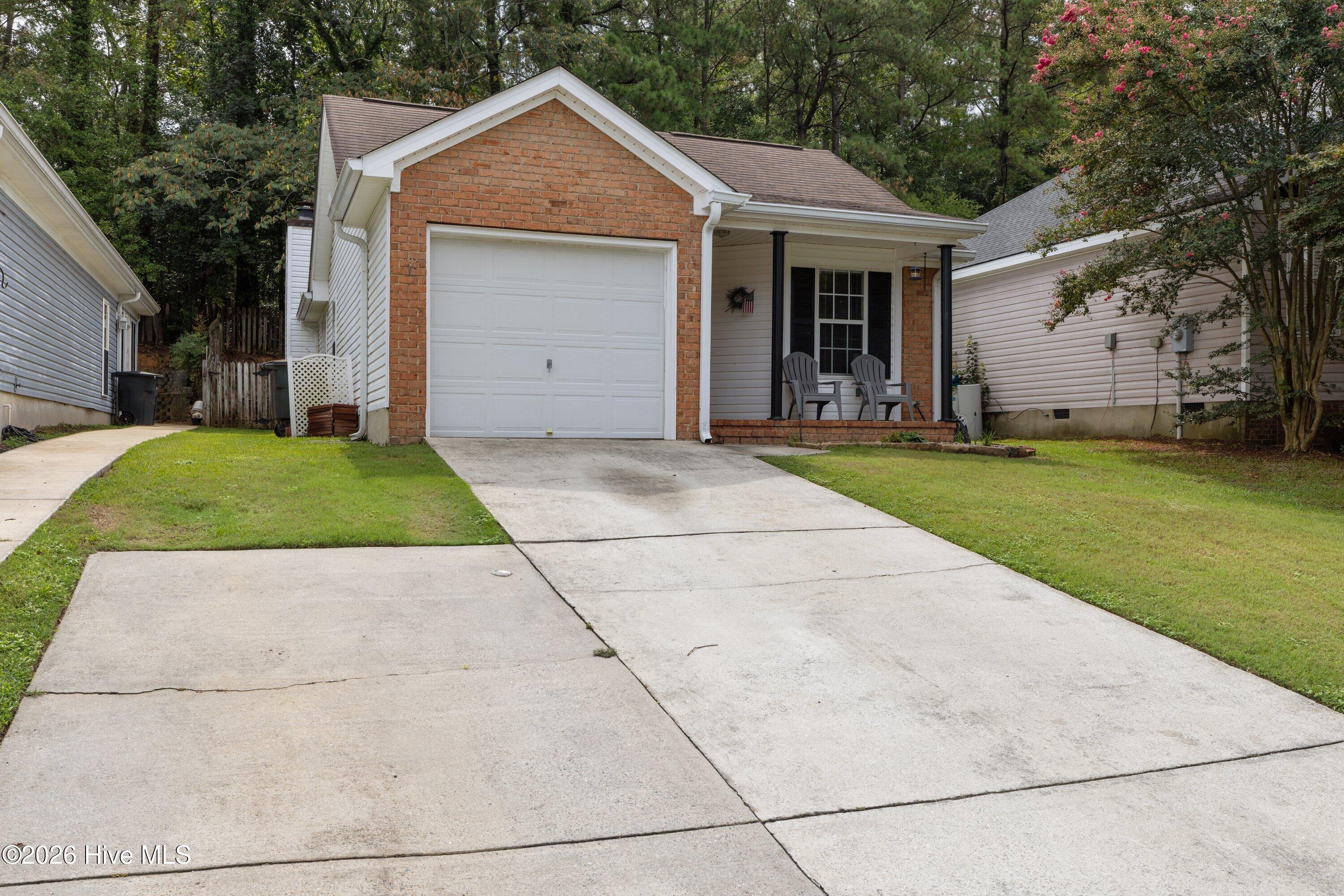 135 Hammond Place Circle Property Photo 2