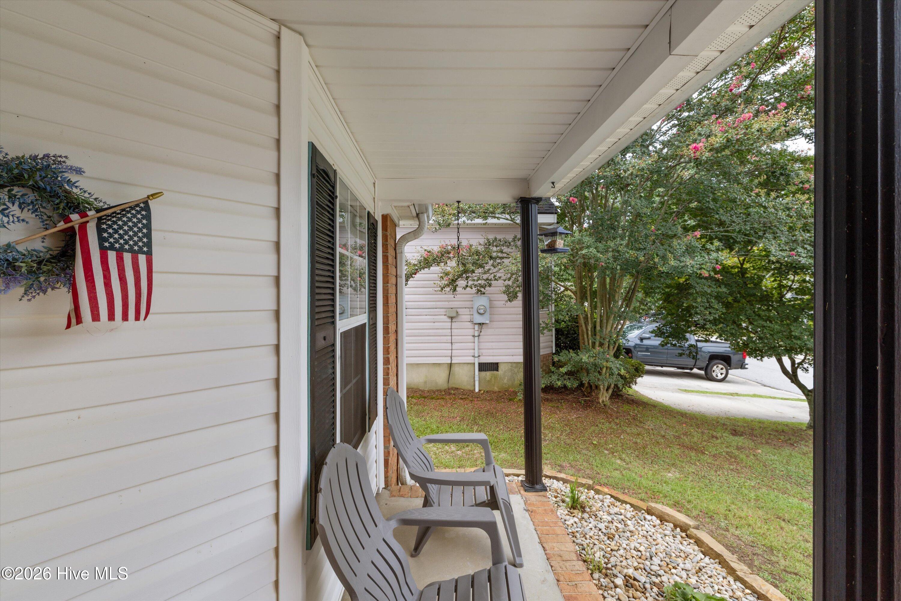 135 Hammond Place Circle Property Photo 3