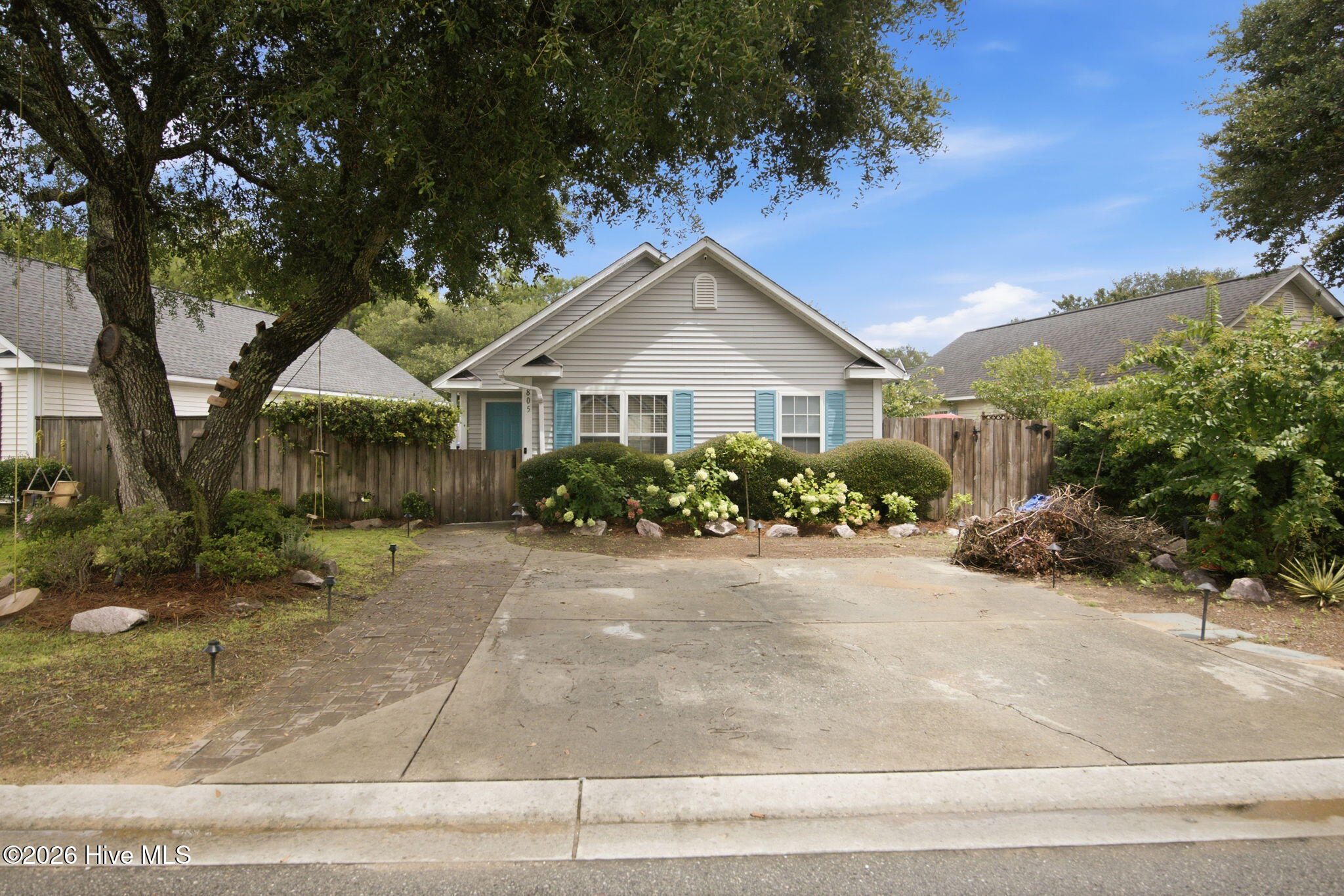 805 Southern Charm Drive Property Photo 2
