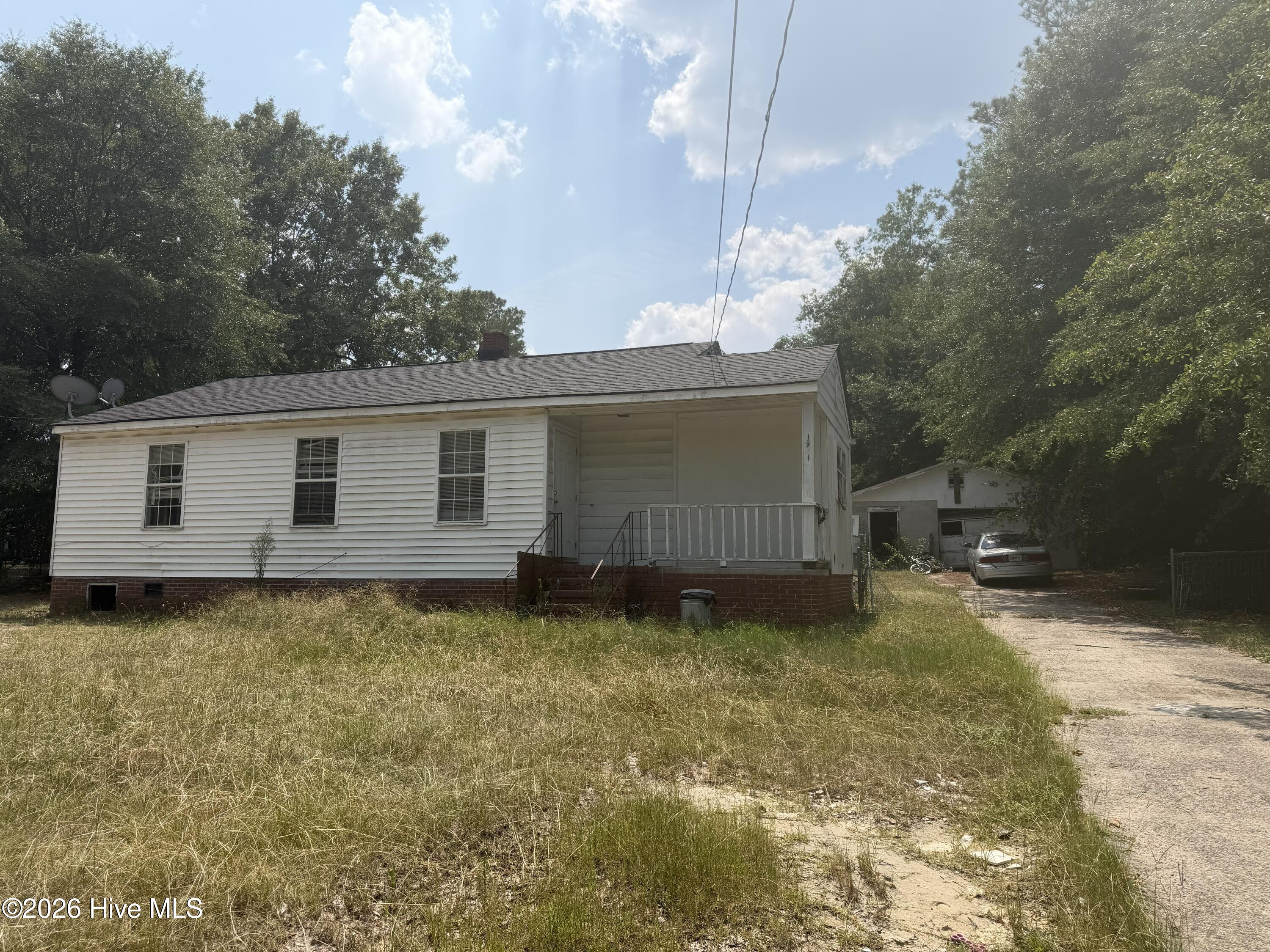 1931 Fairway Drive Property Photo 2
