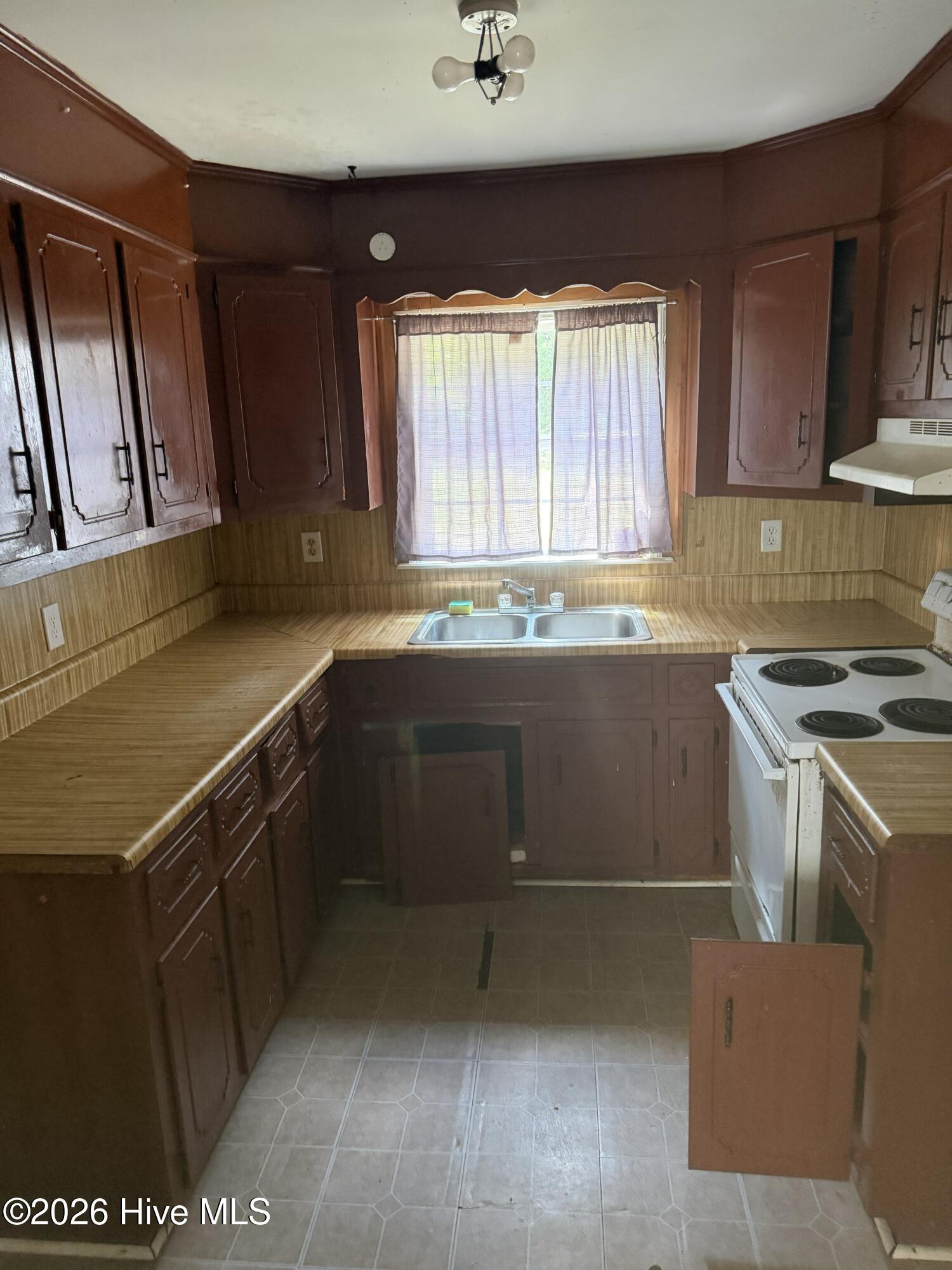 1931 Fairway Drive Property Photo 6