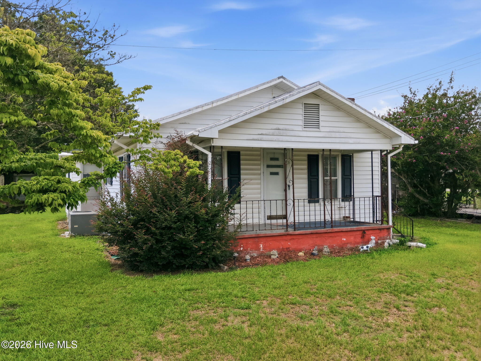113 E 1st Street Property Photo 1
