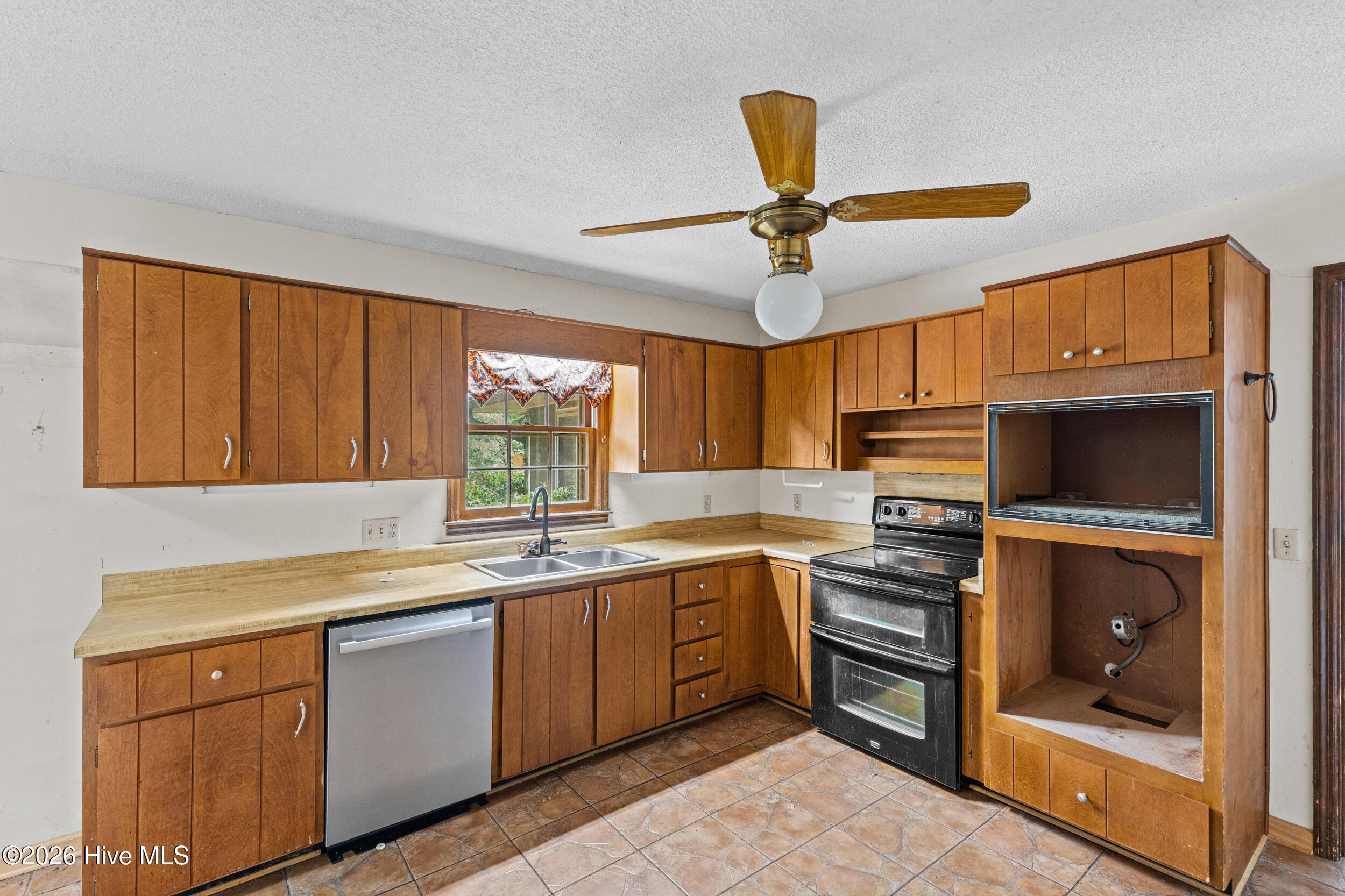 1824 Mountside Drive Property Photo 4