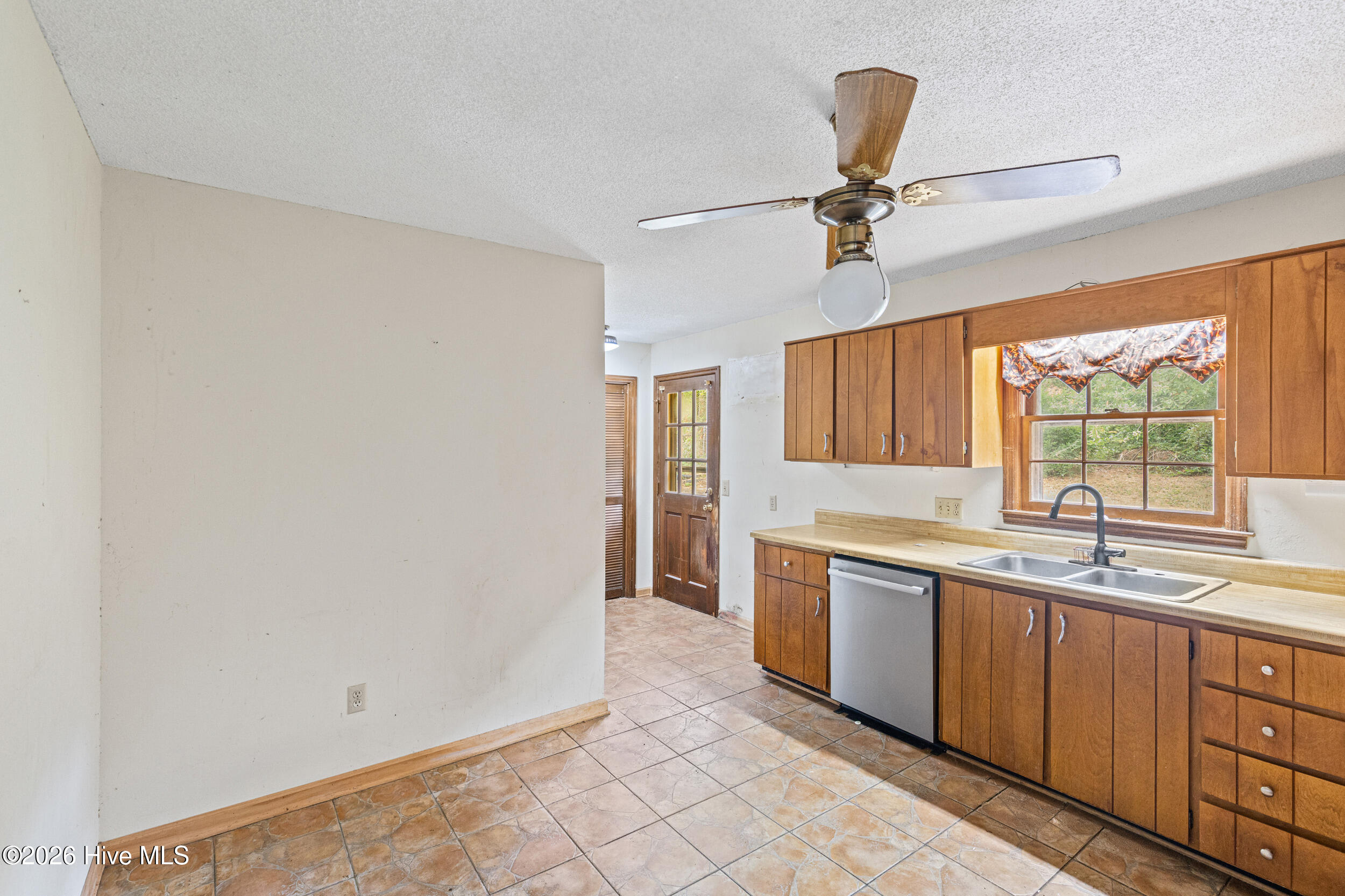 1824 Mountside Drive Property Photo 17
