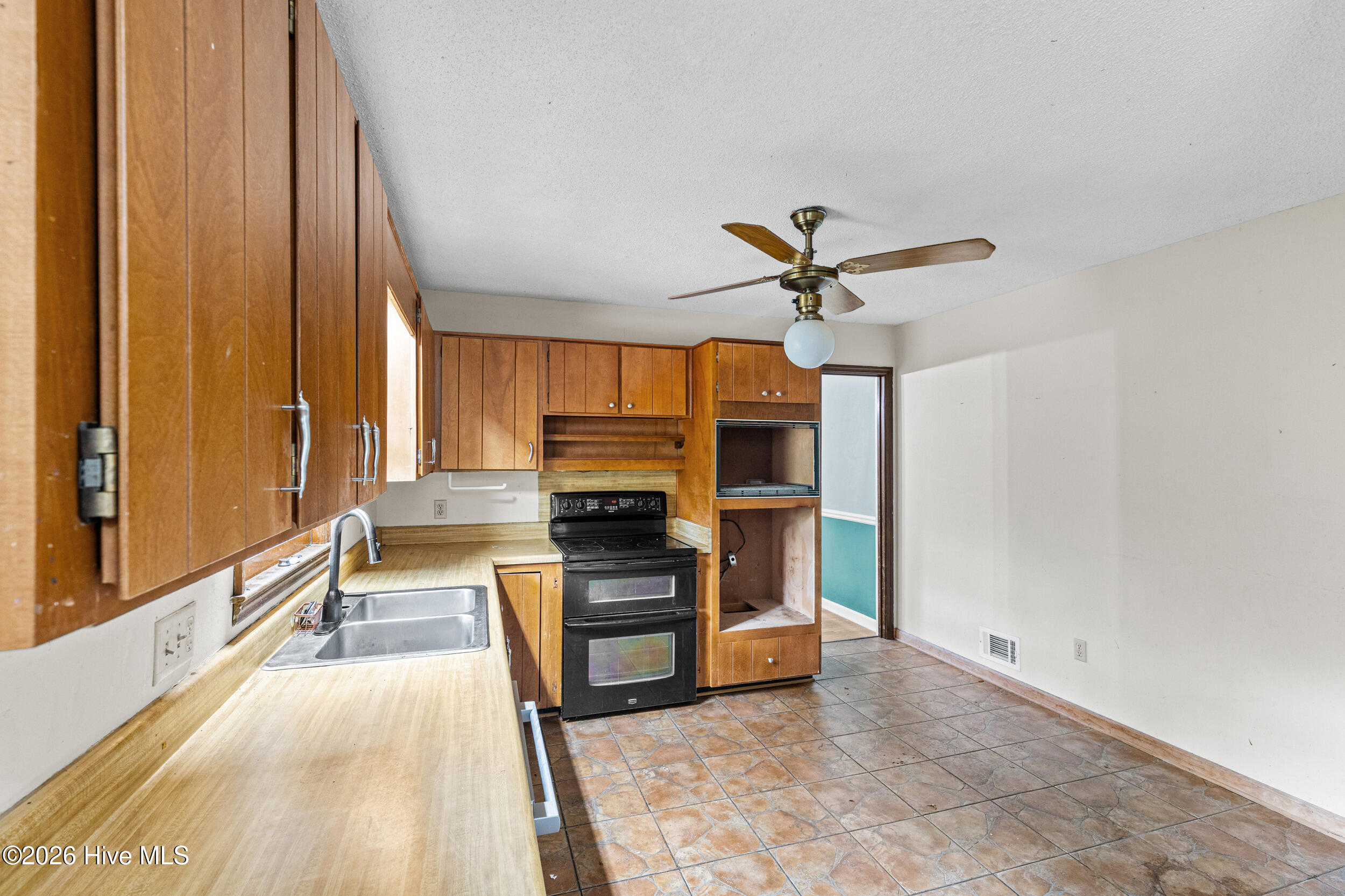 1824 Mountside Drive Property Photo 18