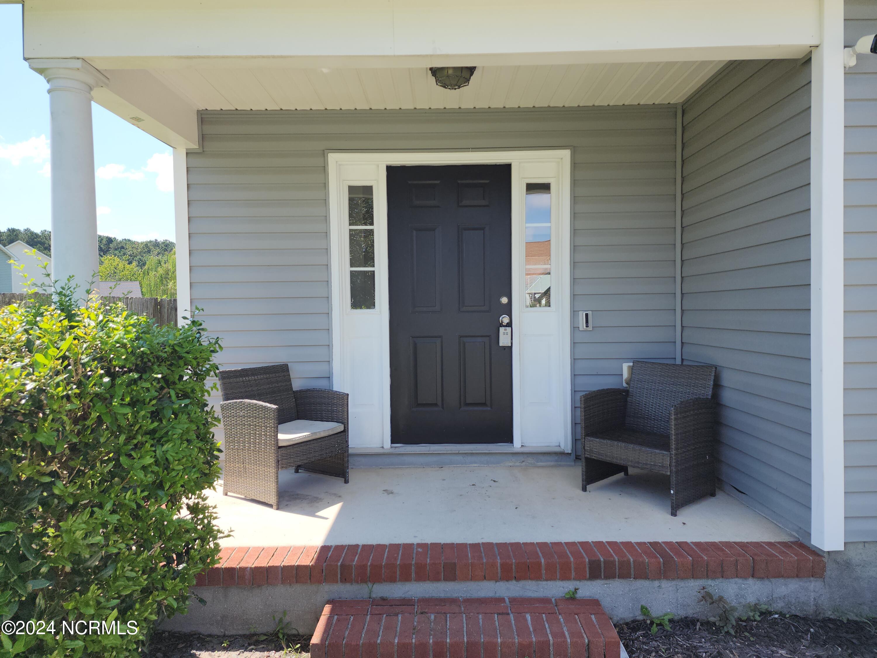 205 Ashcroft Drive Property Photo 4