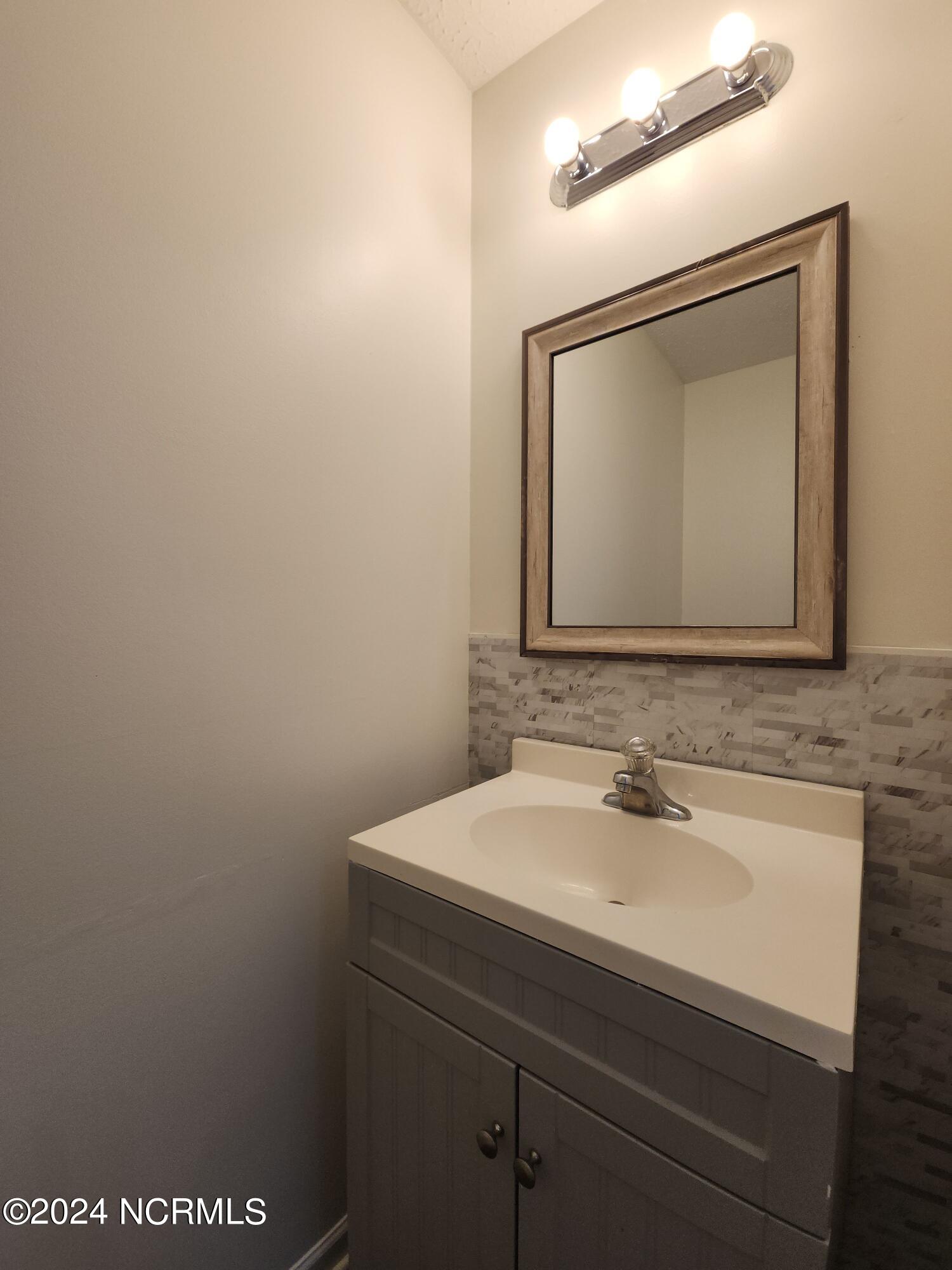 205 Ashcroft Drive Property Photo 8