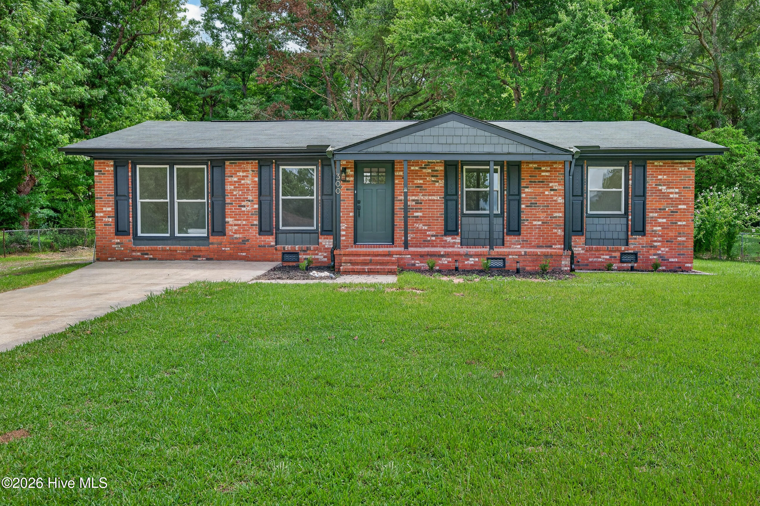 300 Walnut Drive Property Photo 1