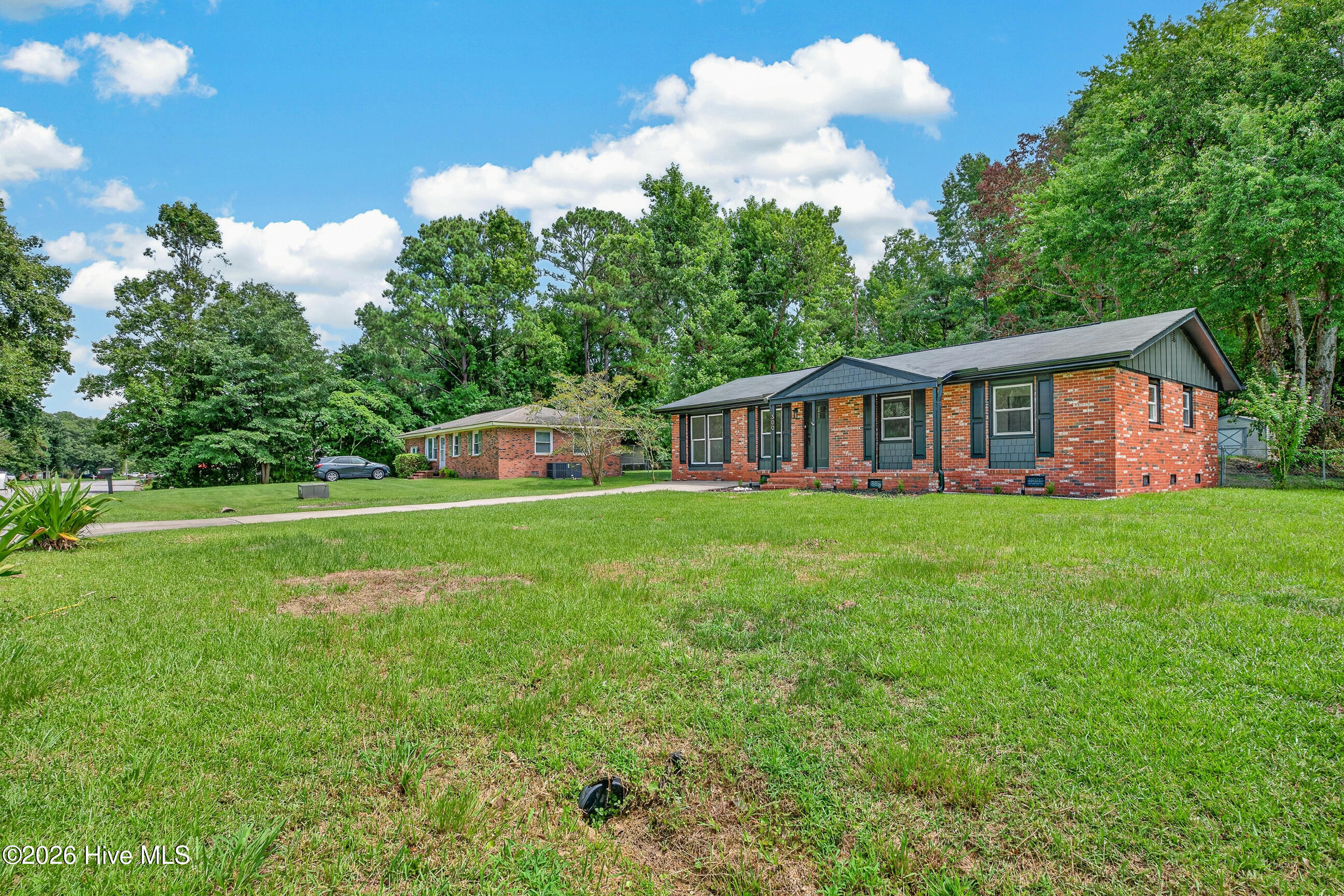 300 Walnut Drive Property Photo 2