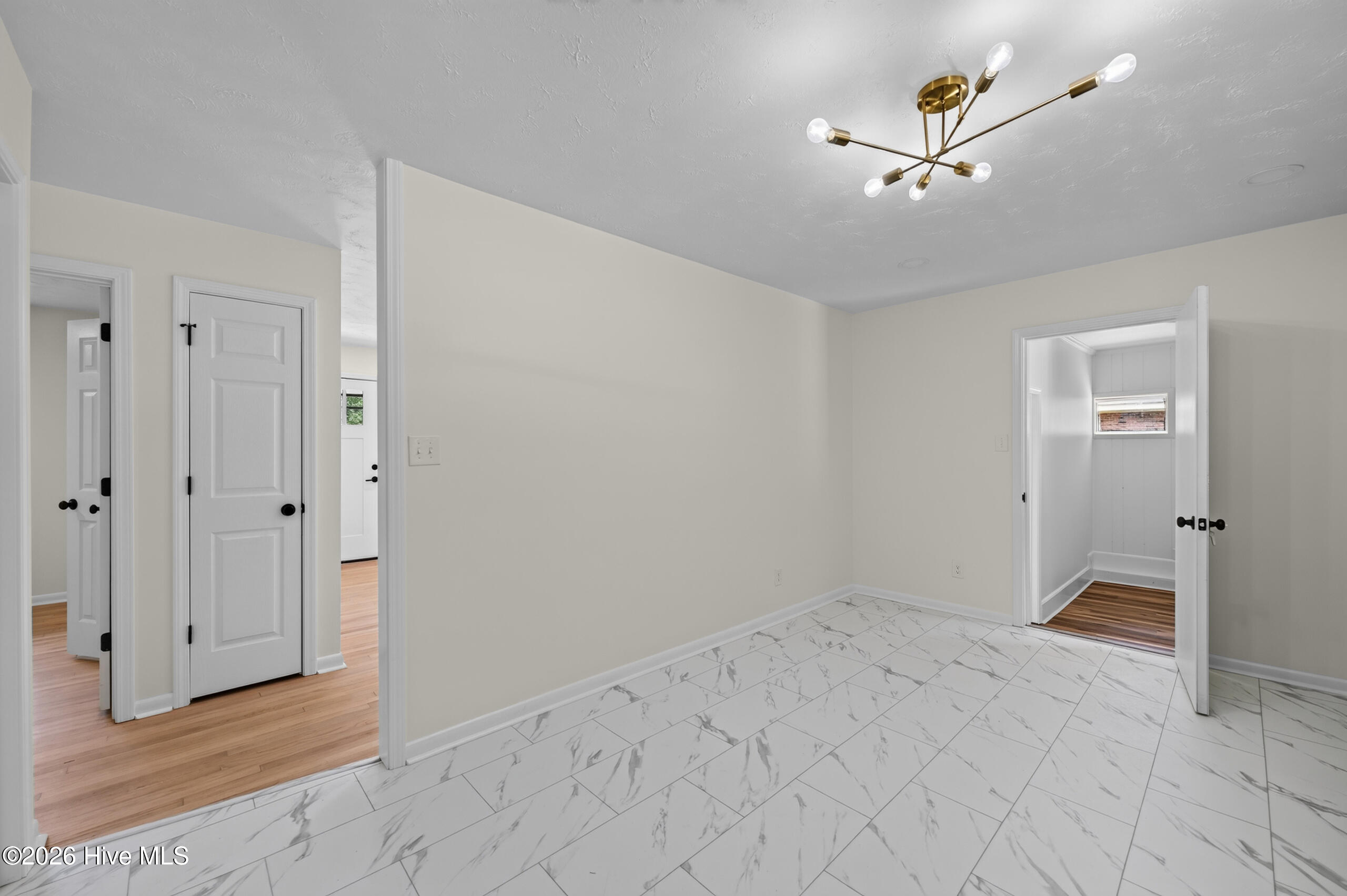 300 Walnut Drive Property Photo 8