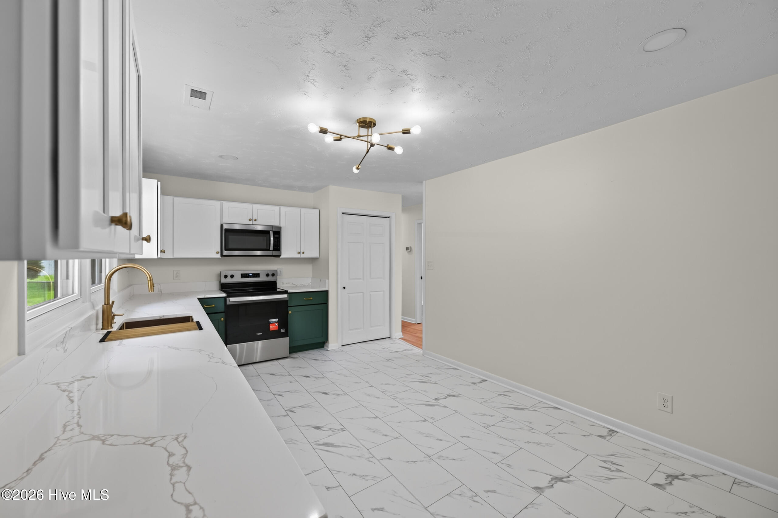 300 Walnut Drive Property Photo 9