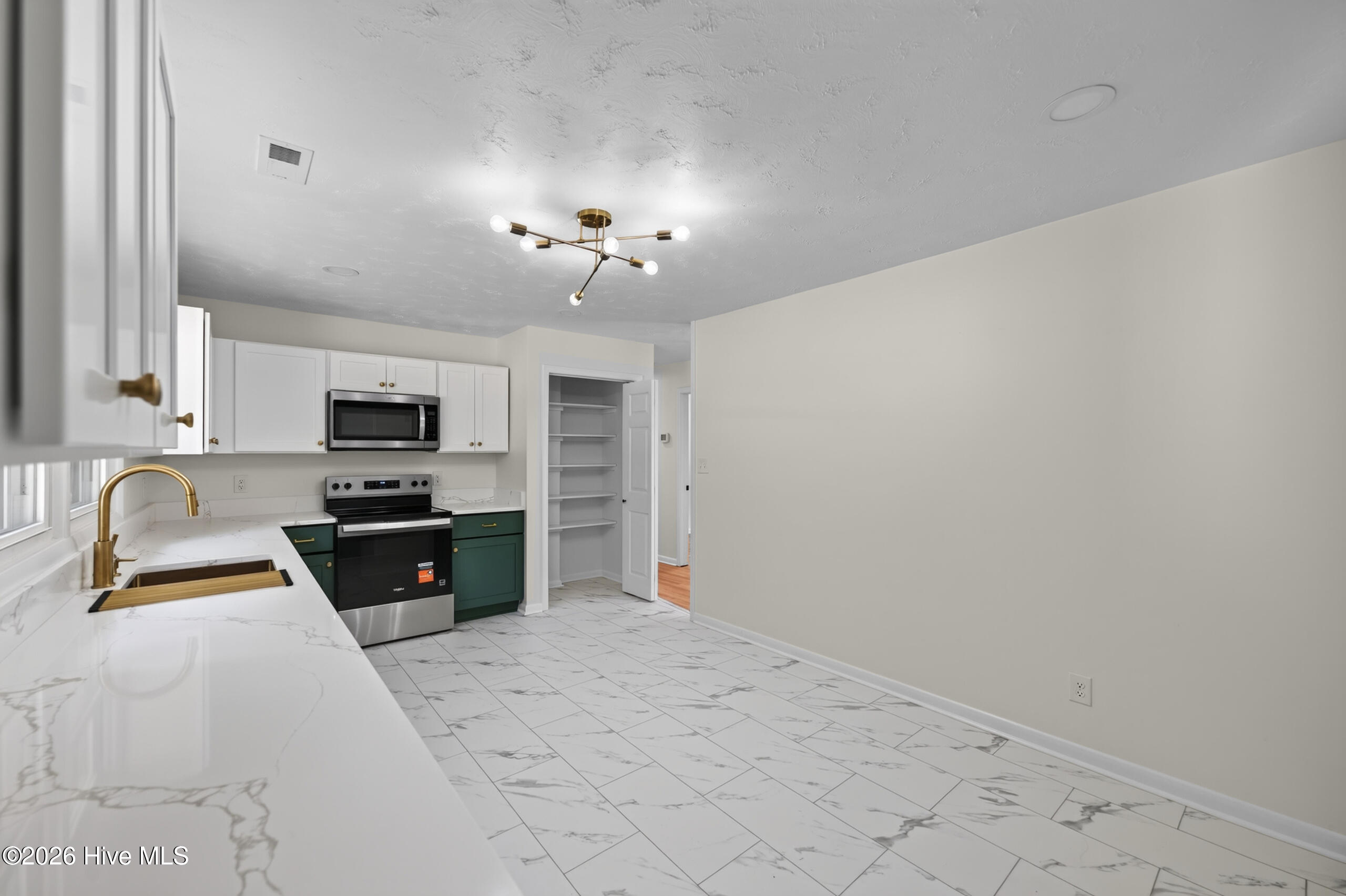 300 Walnut Drive Property Photo 10