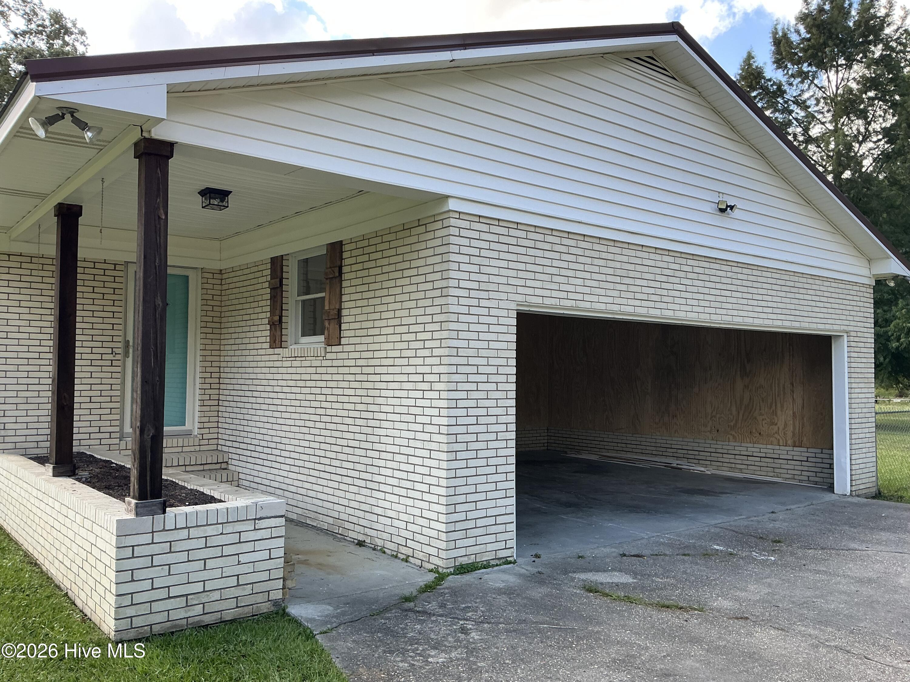 221 E Bladen Street Property Photo 7