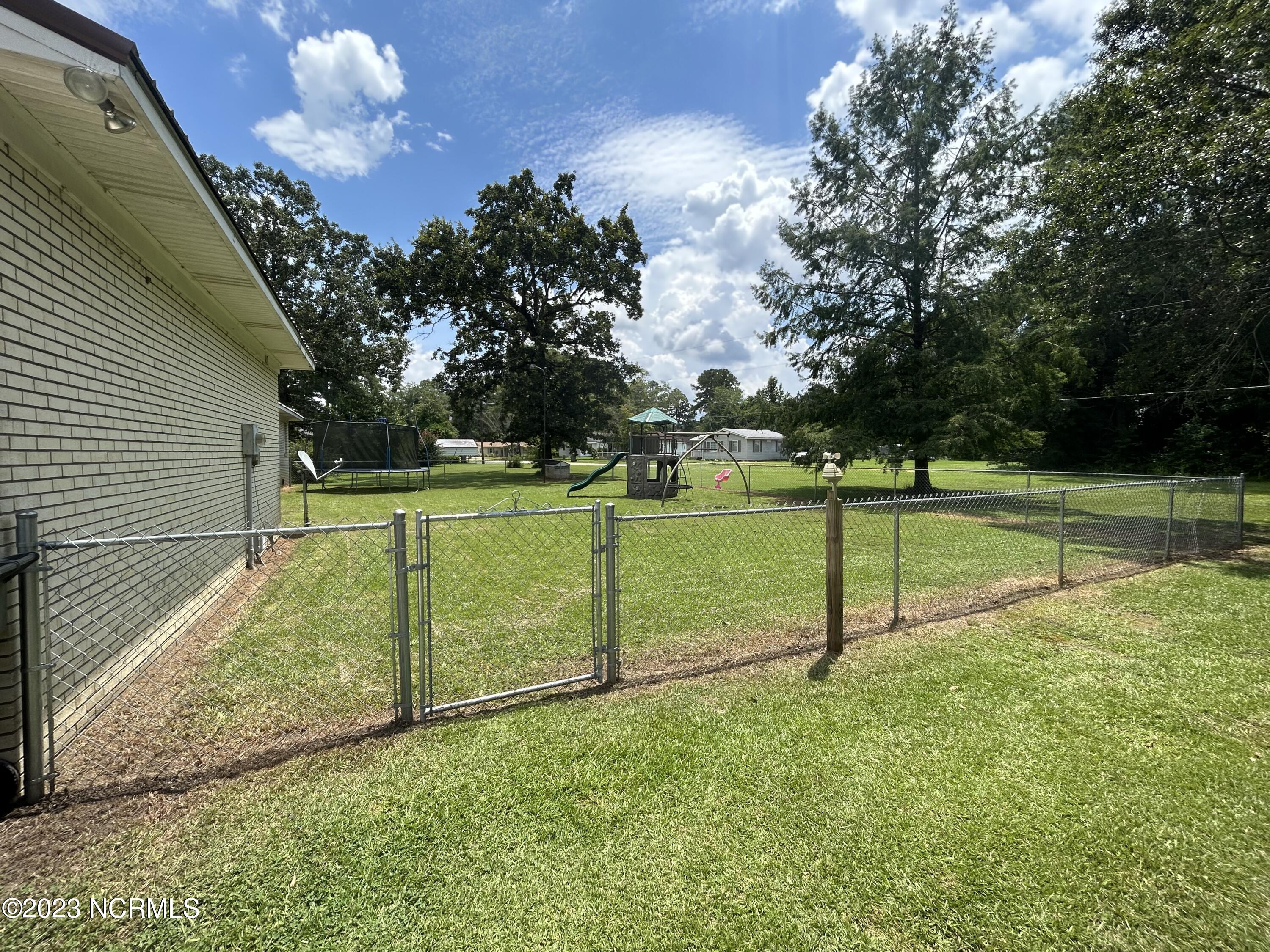 221 E Bladen Street Property Photo 8