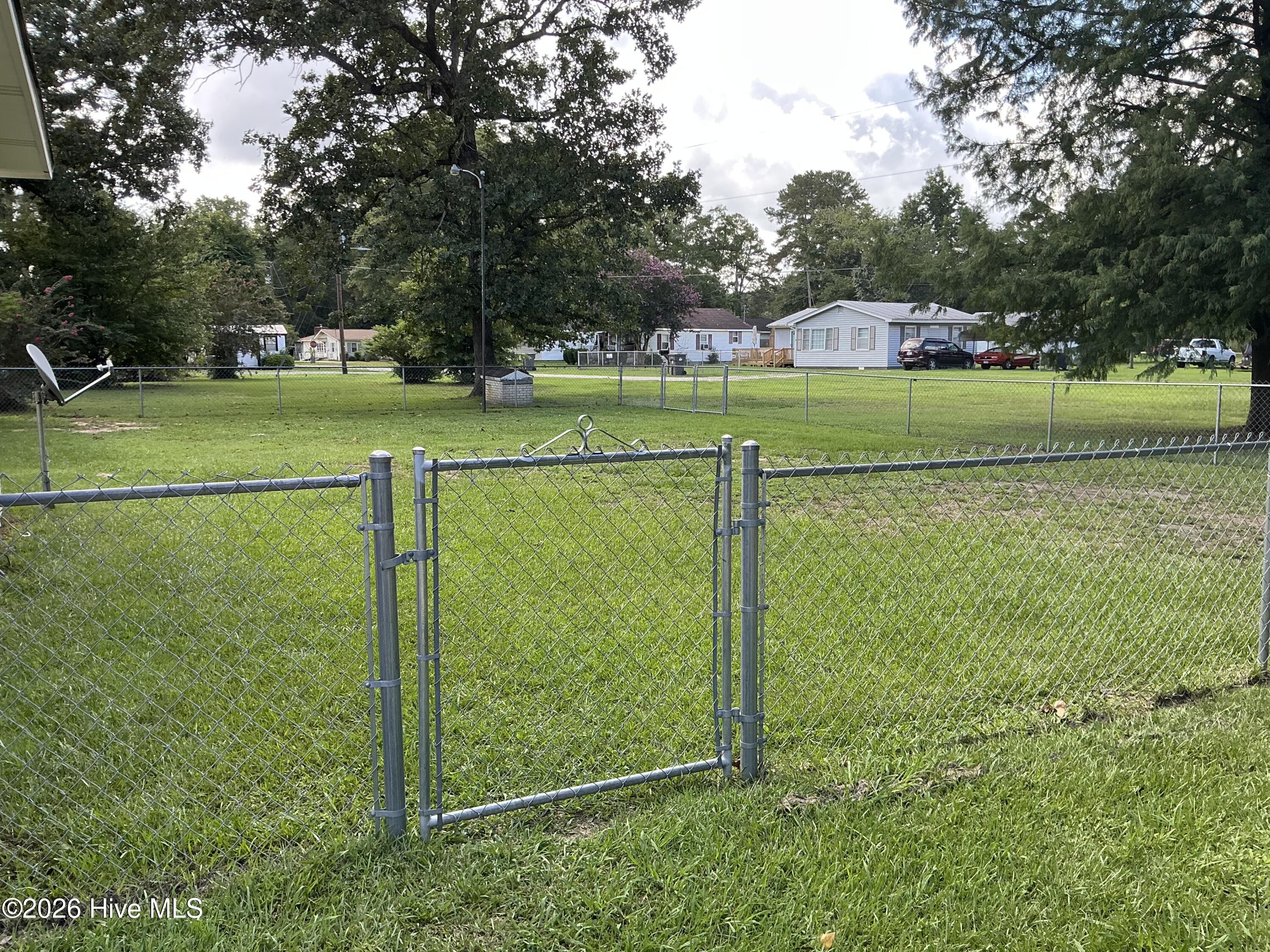 221 E Bladen Street Property Photo 11