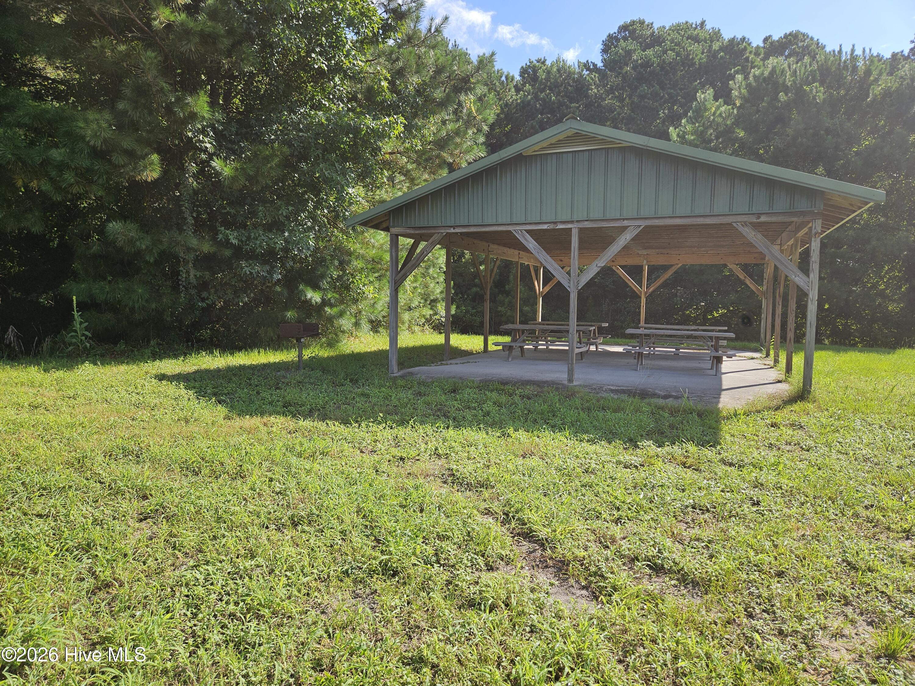 81 E Waterway Drive Property Photo 4