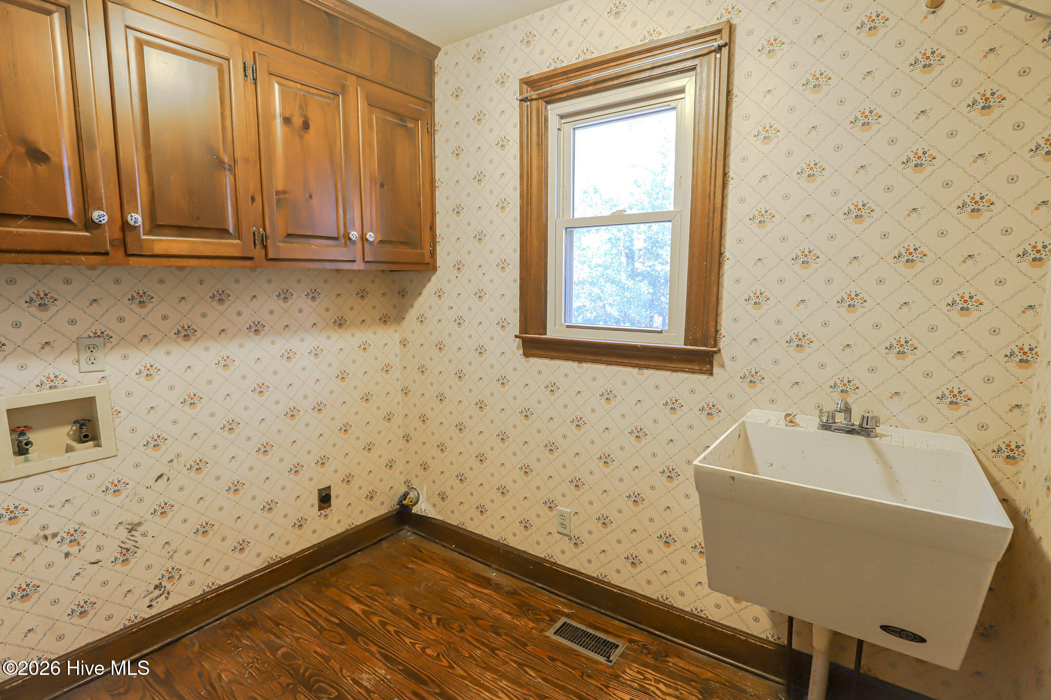 809 Houndslake Drive Property Photo 23
