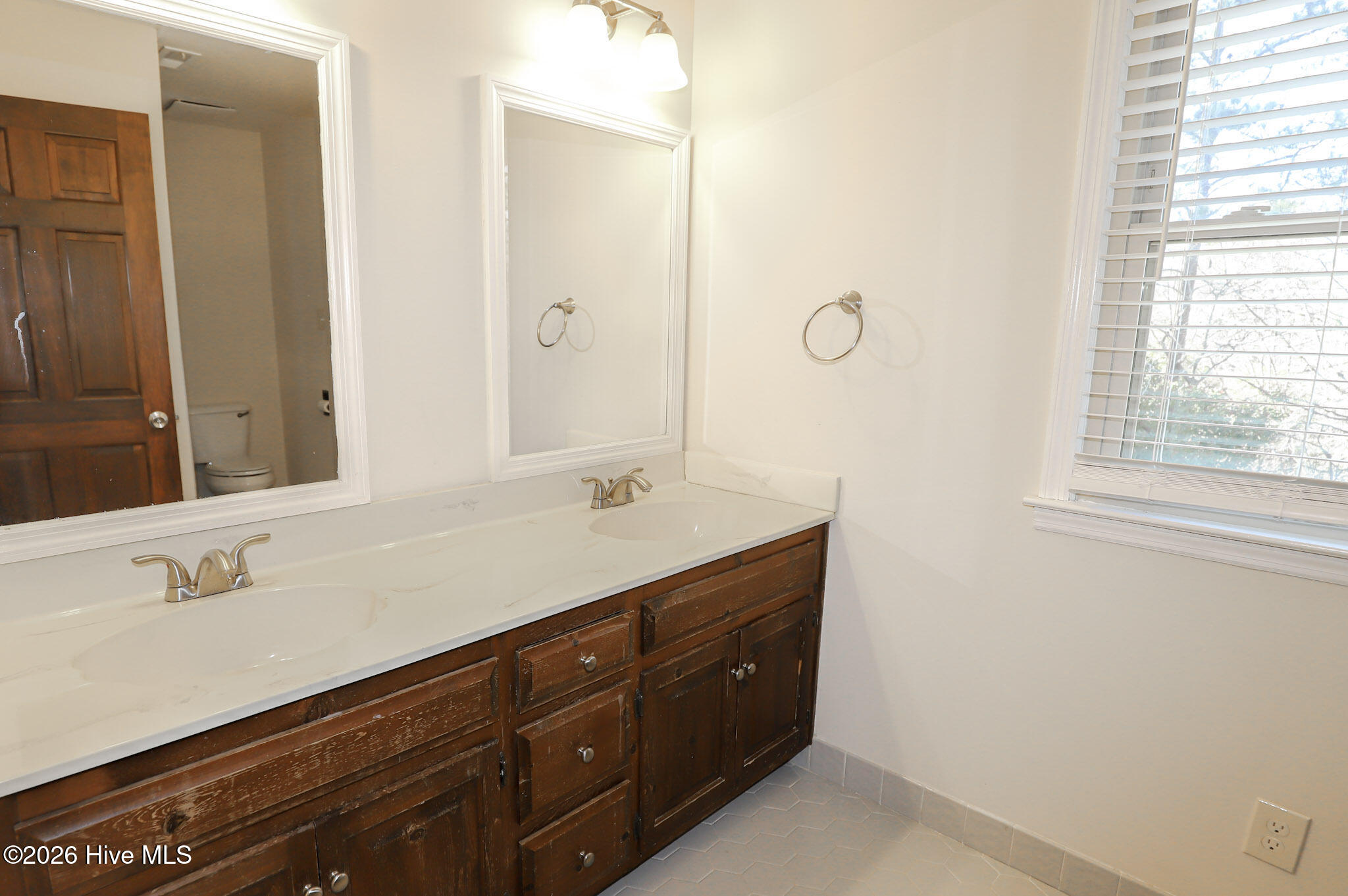 809 Houndslake Drive Property Photo 27