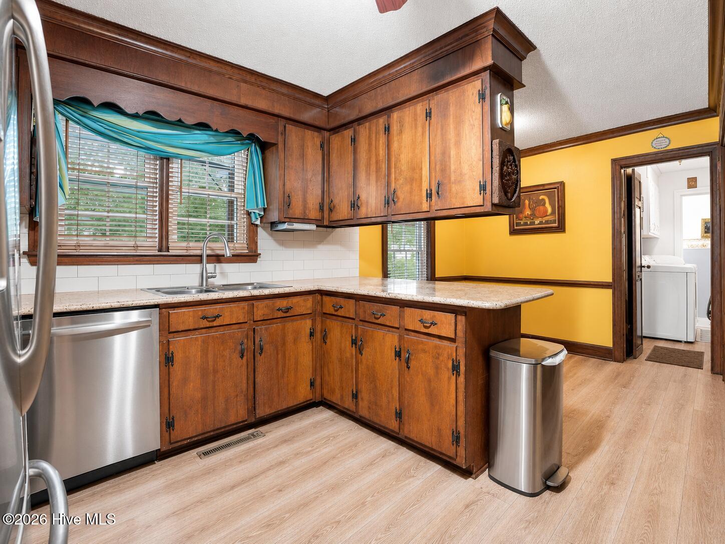 105 Brentwood Drive N Property Photo 7