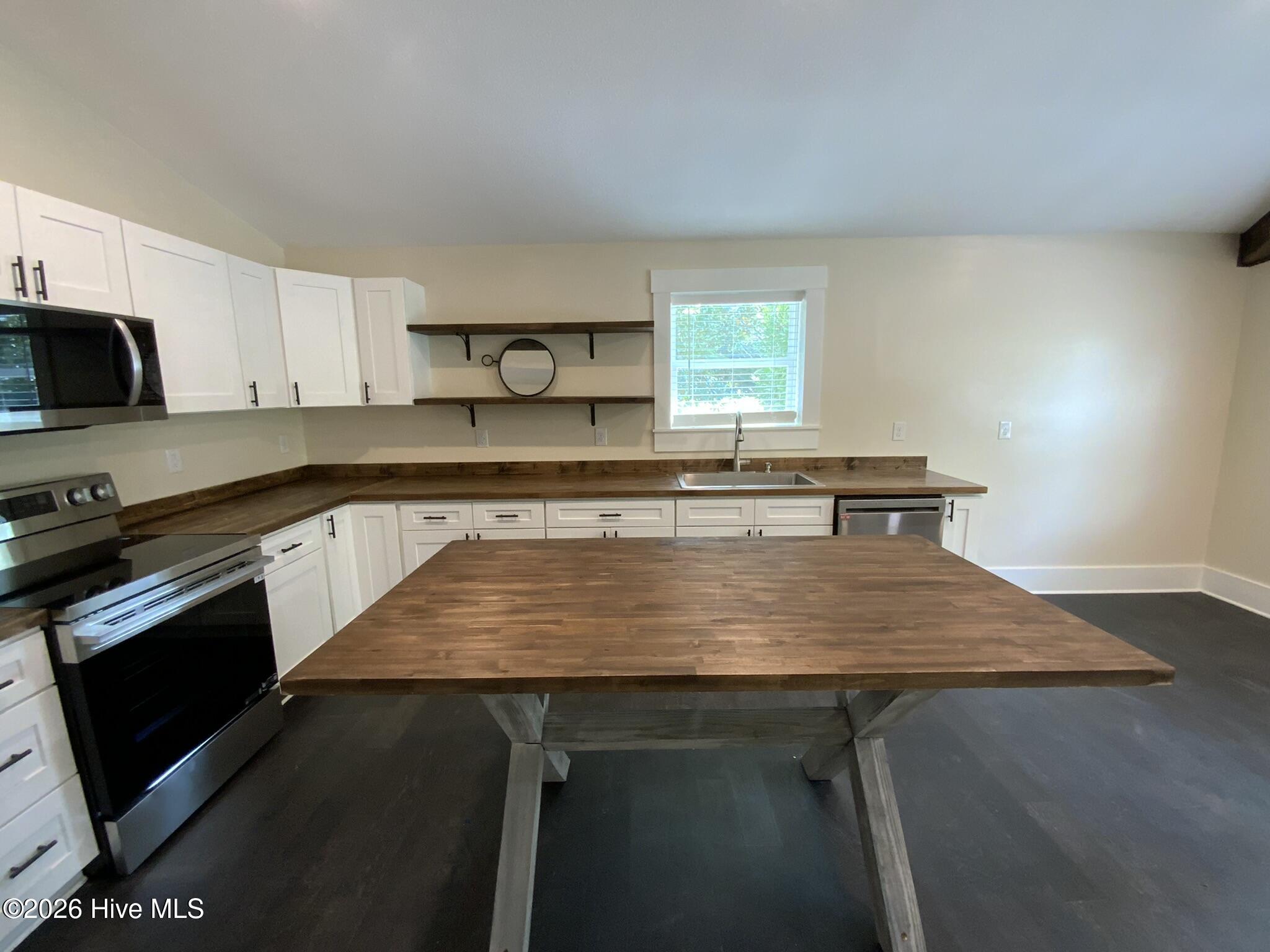 789 Main Street C Property Photo 10