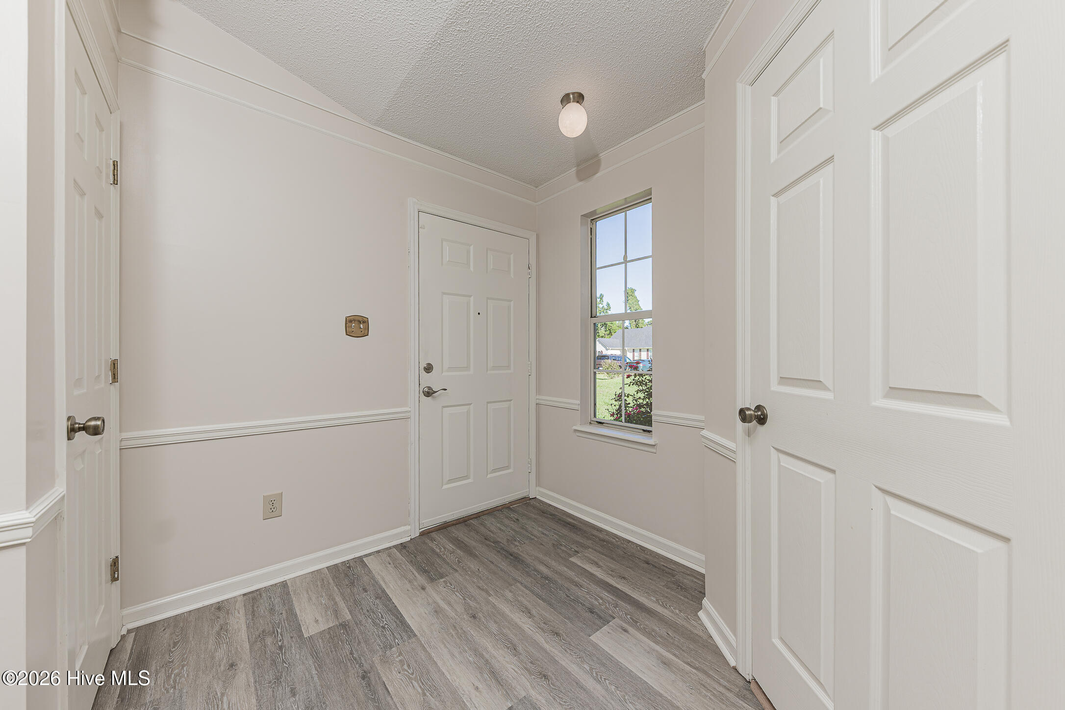 2601 Idlebrook Circle Property Photo 9