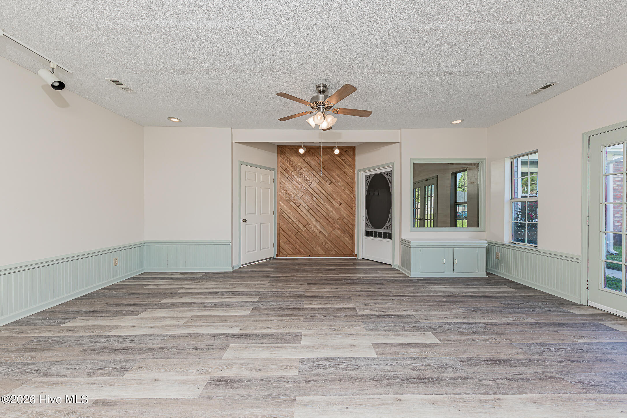 2601 Idlebrook Circle Property Photo 28