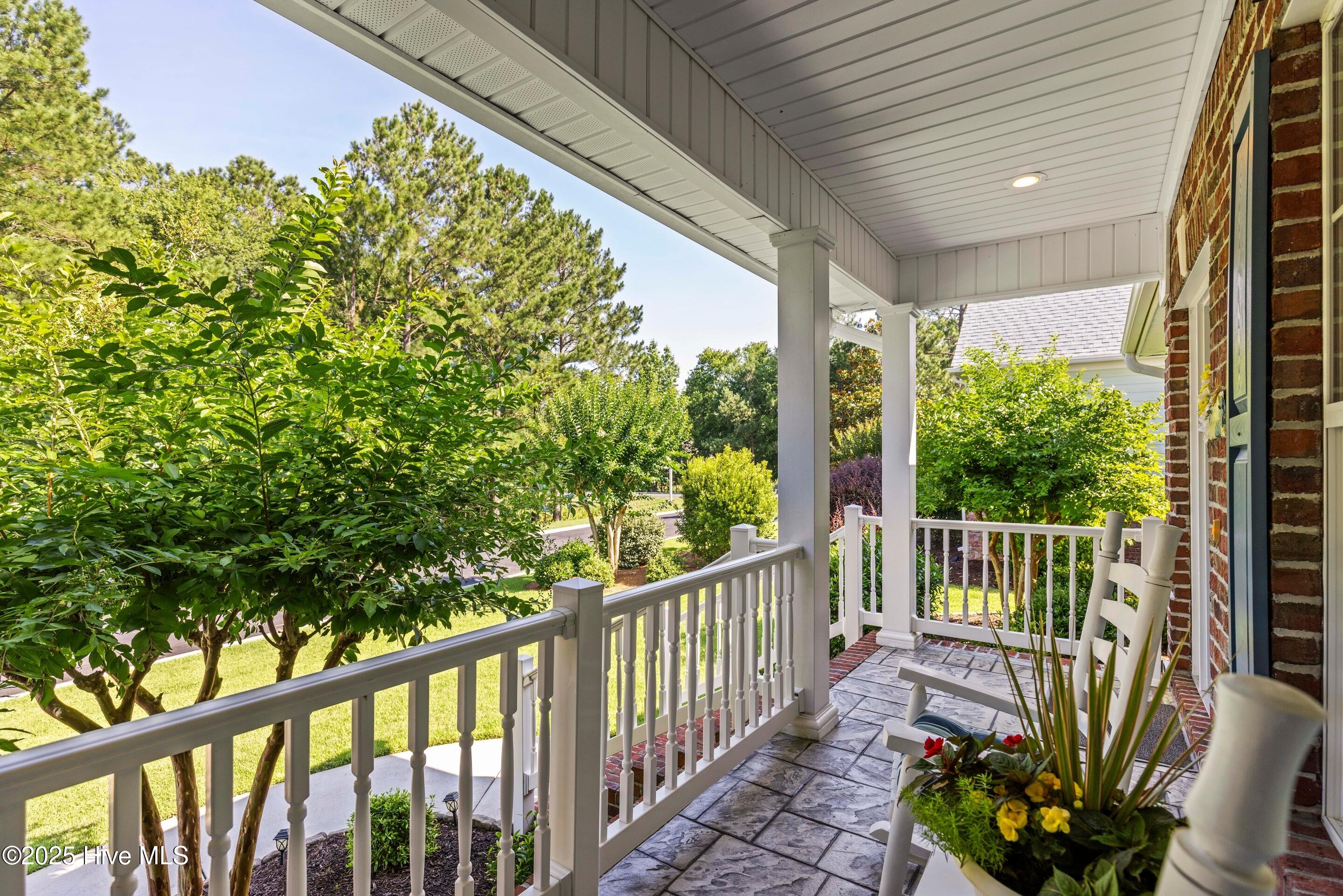 1504 Turnberry Lane Se Property Photo 5