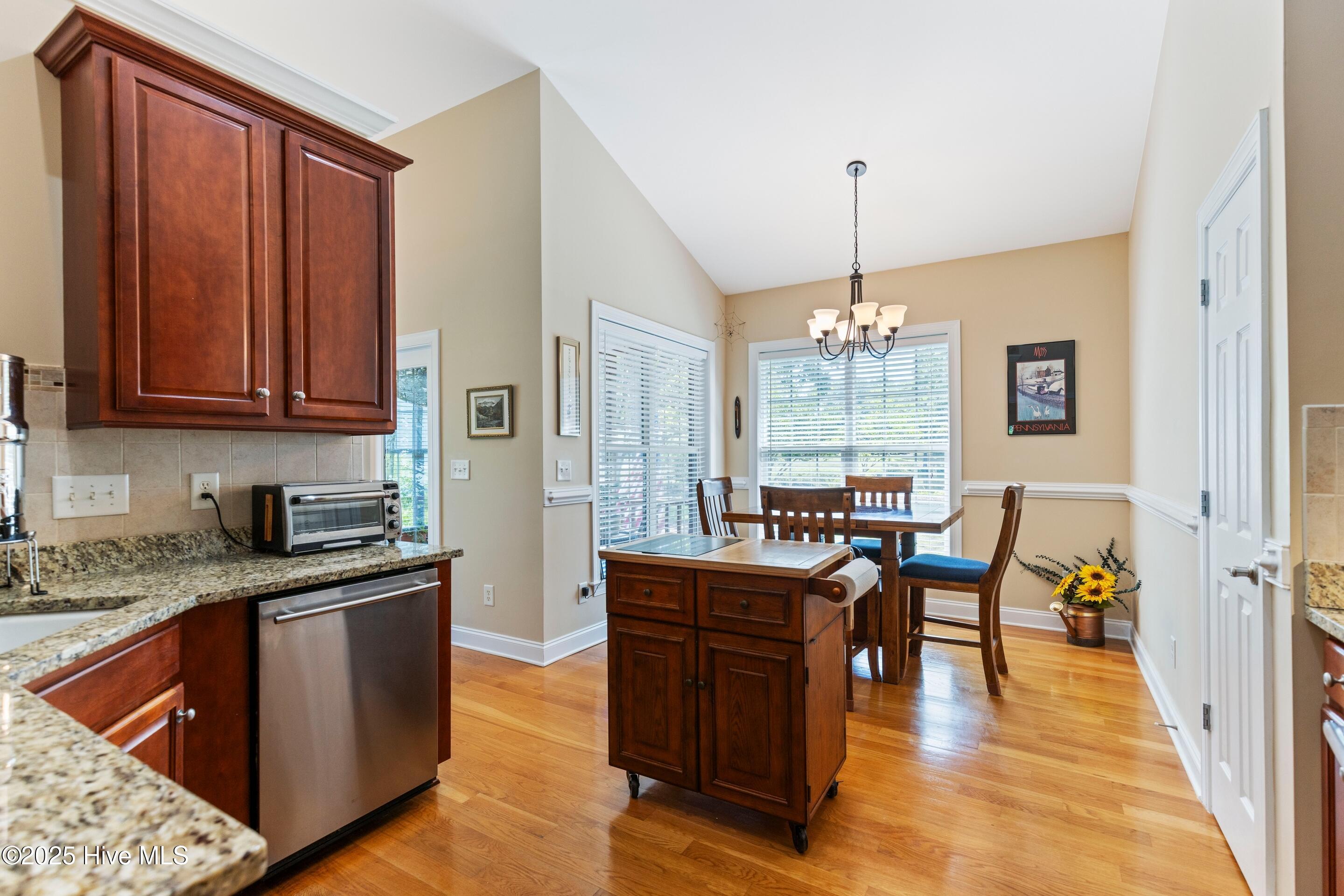 1504 Turnberry Lane Se Property Photo 13