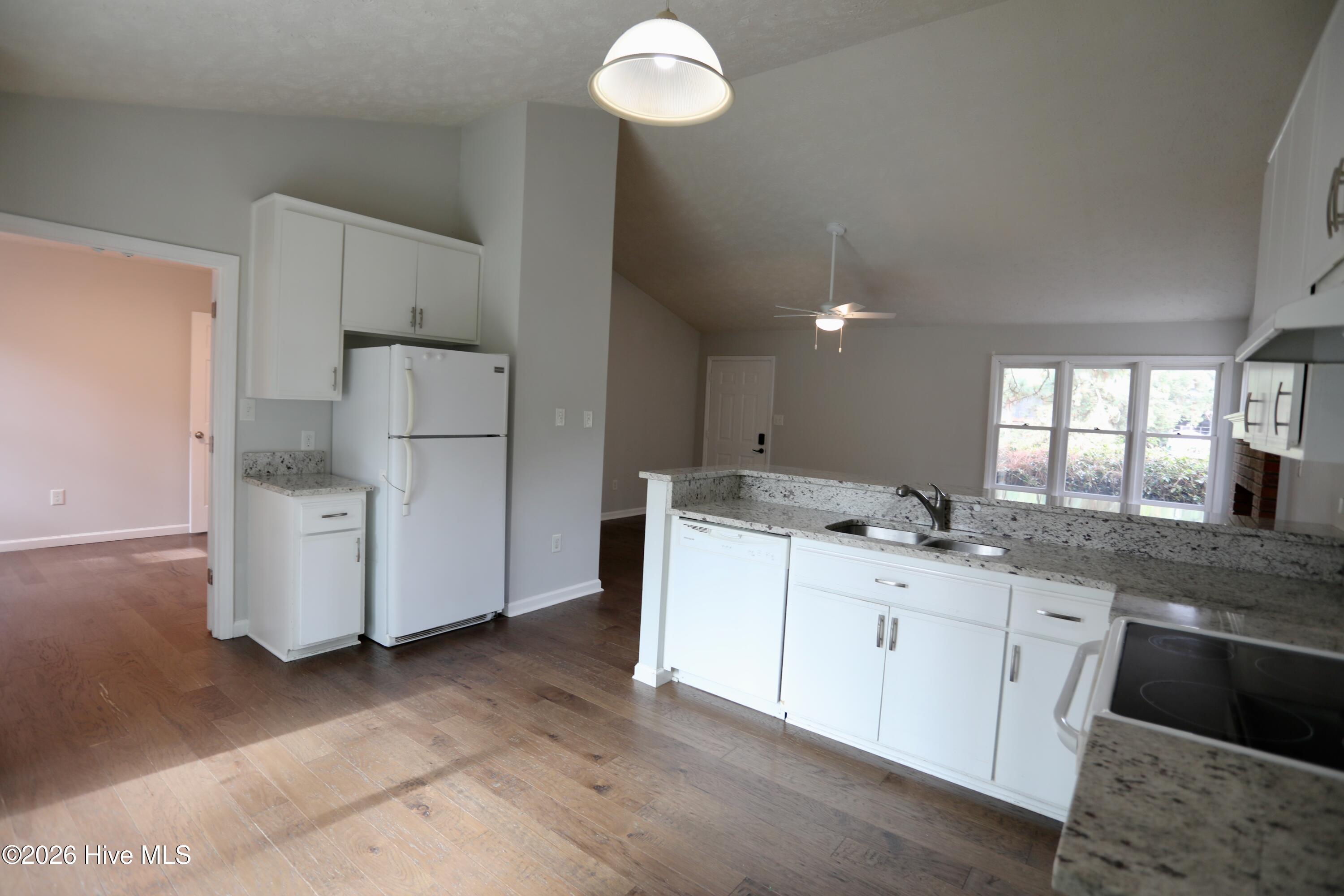 100 Sawmill Road E Property Photo 5