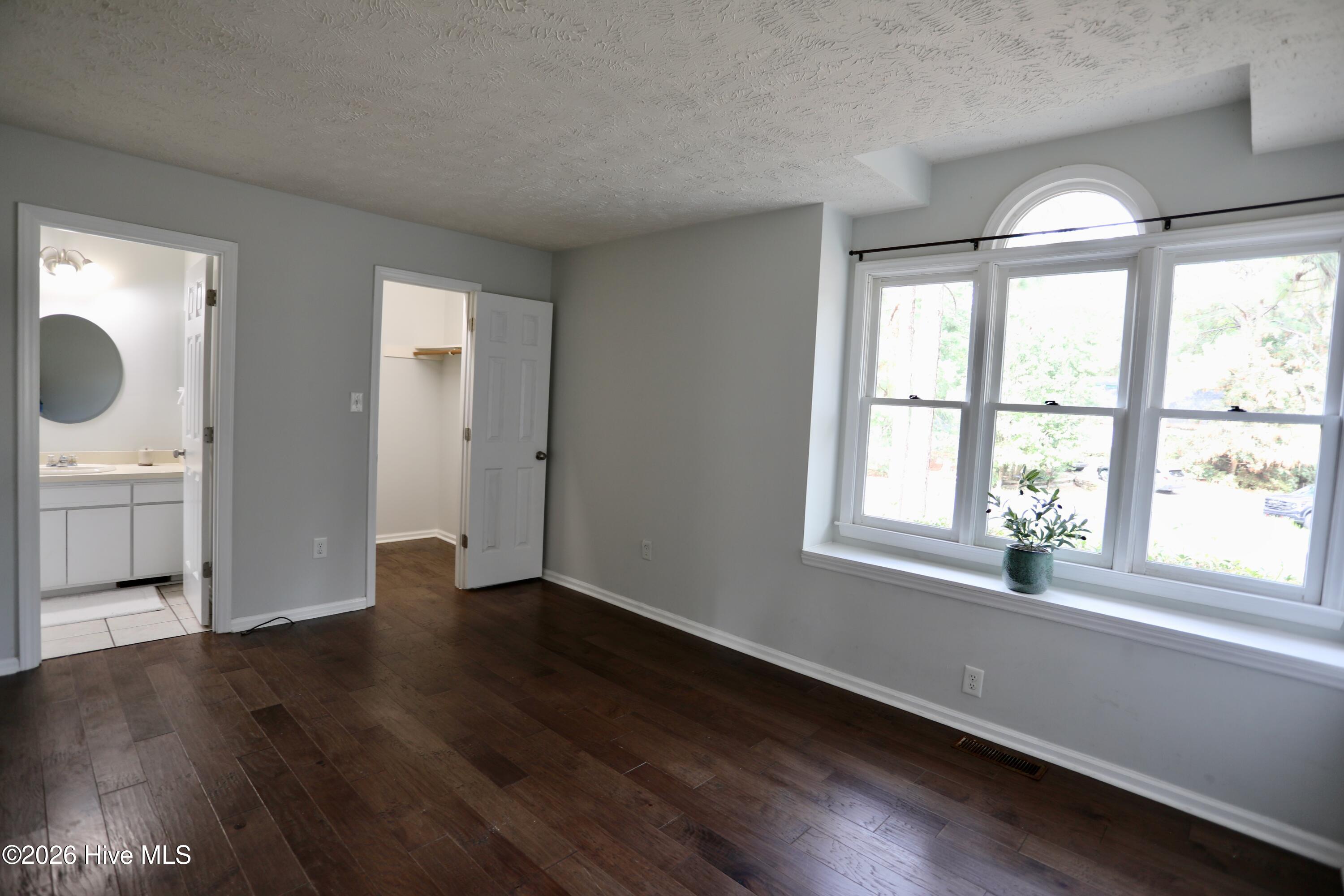 100 Sawmill Road E Property Photo 10