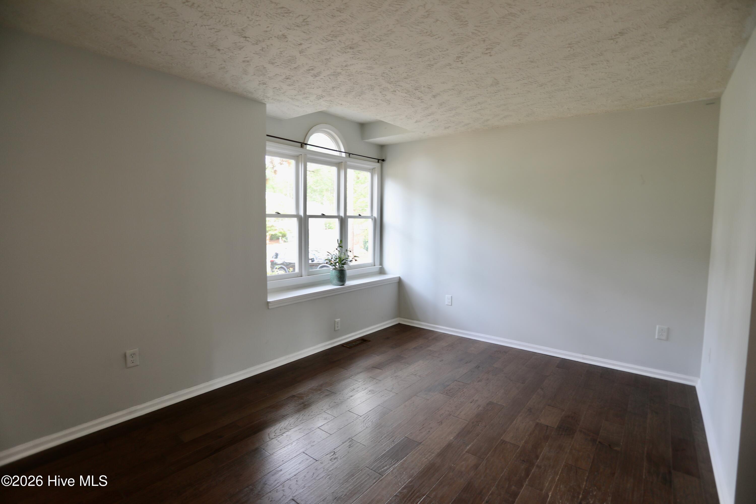 100 Sawmill Road E Property Photo 11