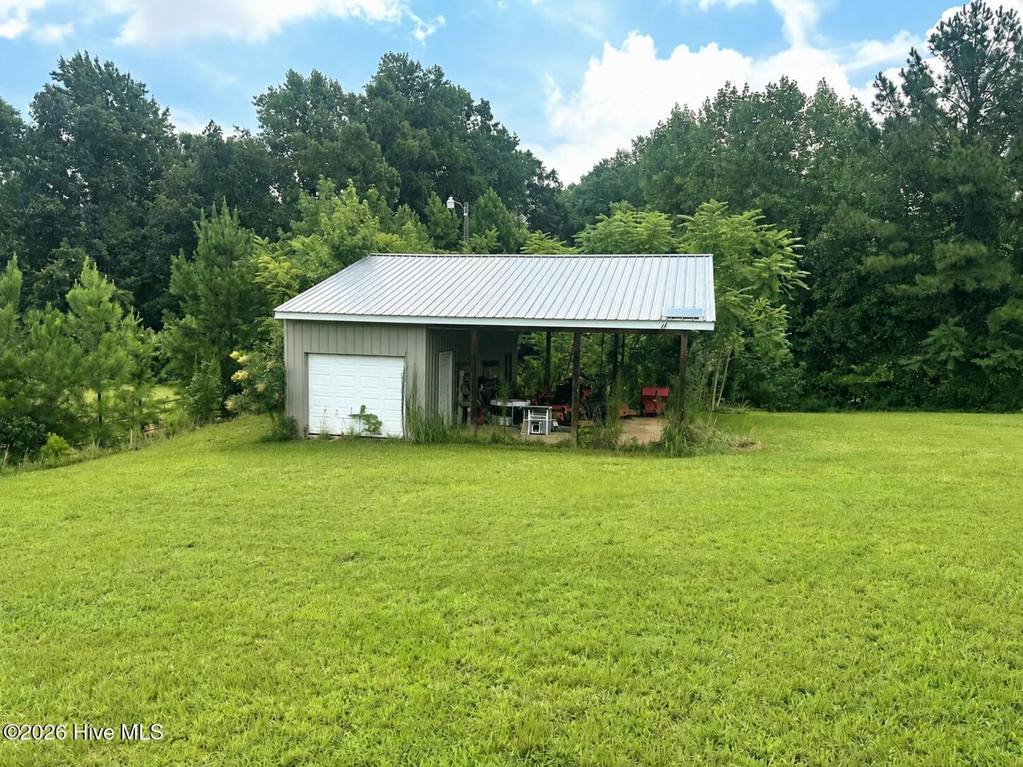 615 Summit Street Property Photo 4