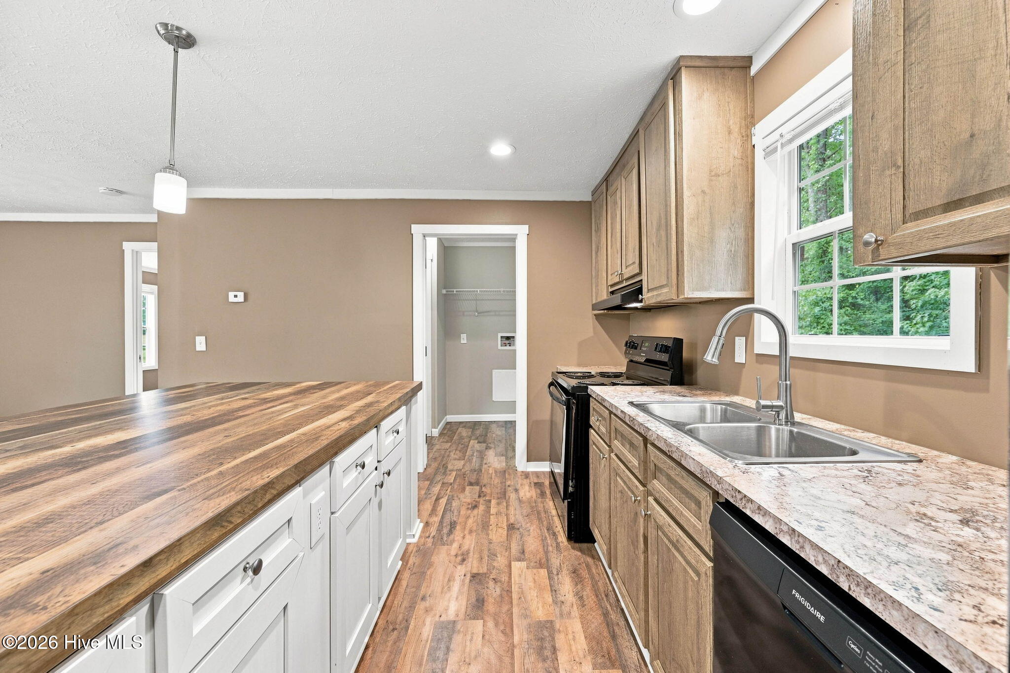 662 Hallsville Road Property Photo 4
