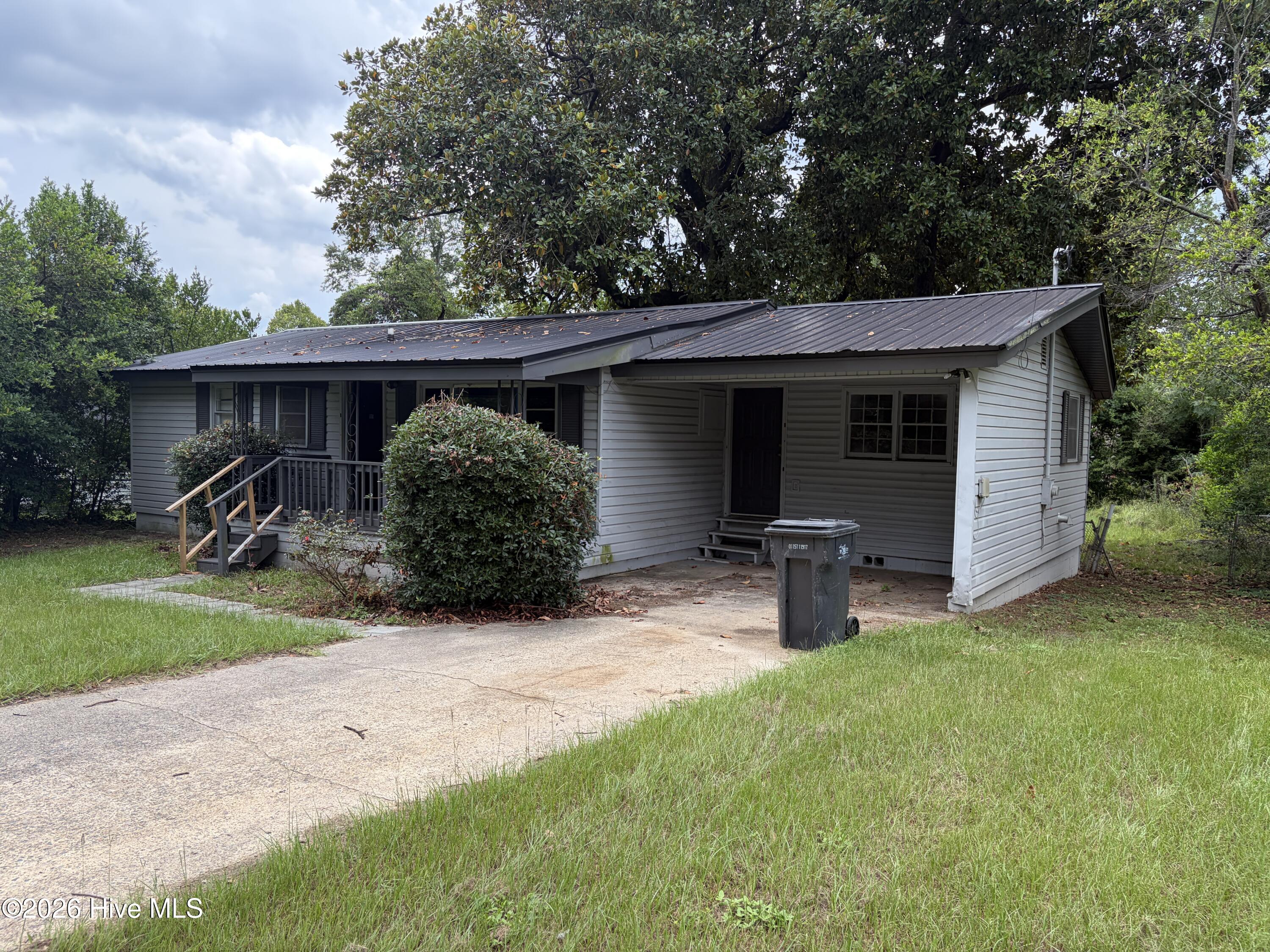 2131 Veterans Drive Property Photo 3